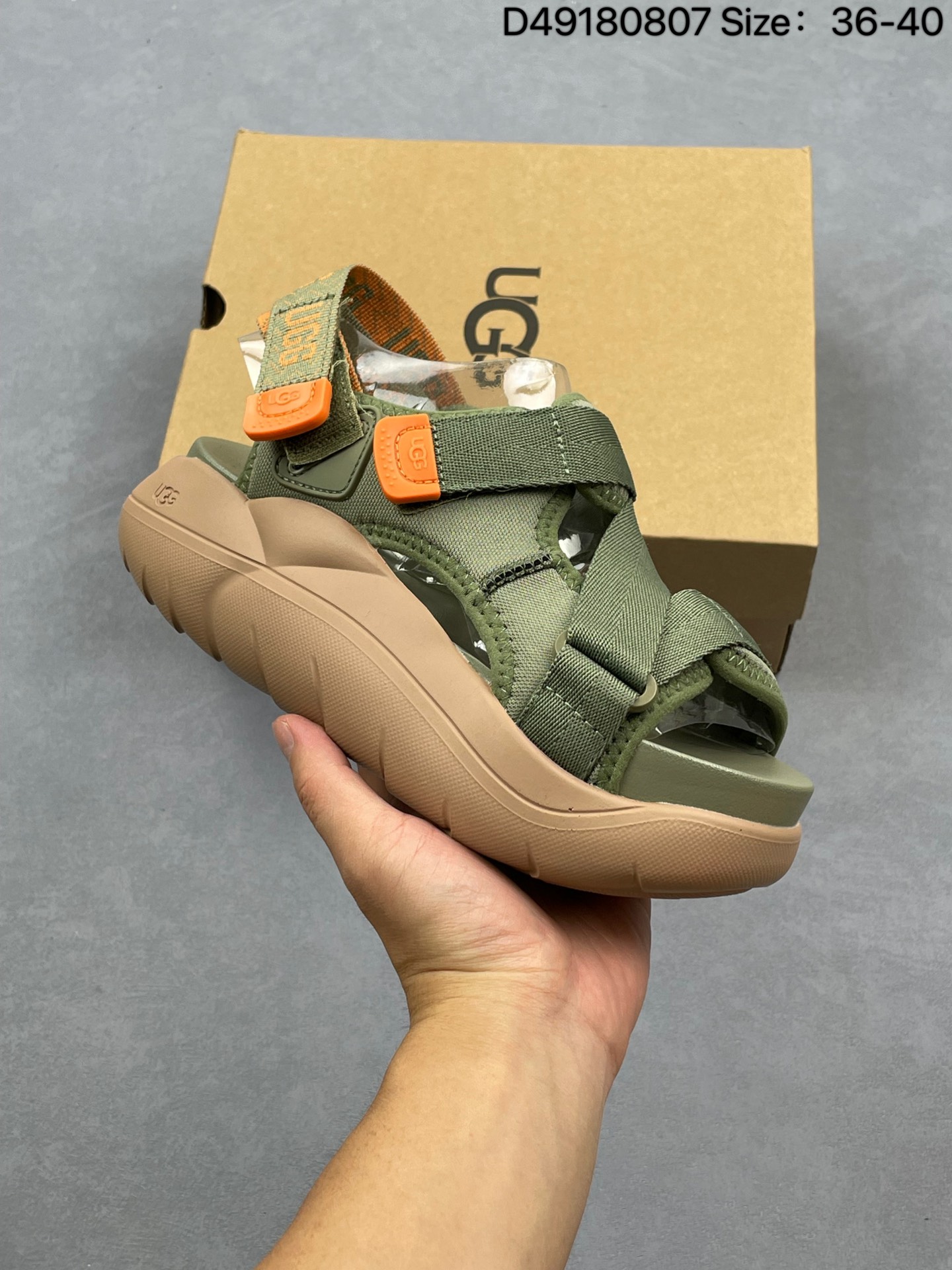 Sandalias UGG Goldenstar Artículo popular La marca UGG se ha convertido en un símbolo de moda, ocio y estilo …