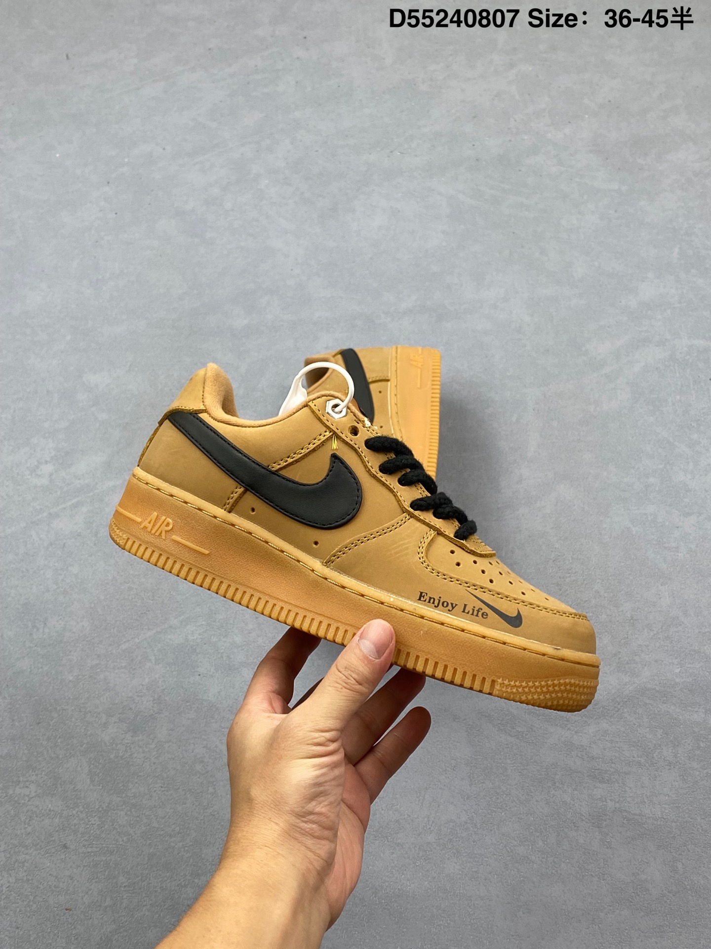 💰120
公司级✅Nike Air Force 1 Low 07 画里有画 可爱 黑棕 美拉德 棕黑 原楦头原纸板 打造纯正低帮空军版型 专注外贸渠道 全掌内置蜂窝气垫 原盒配件 原厂中底钢印、拉帮完美 
官方货号：FZ7372-200
Size：36 36.5 37.5 38 38.5 39 40 40.5 41 42 42.5 43 44 44.5 45 
编码：D55240807