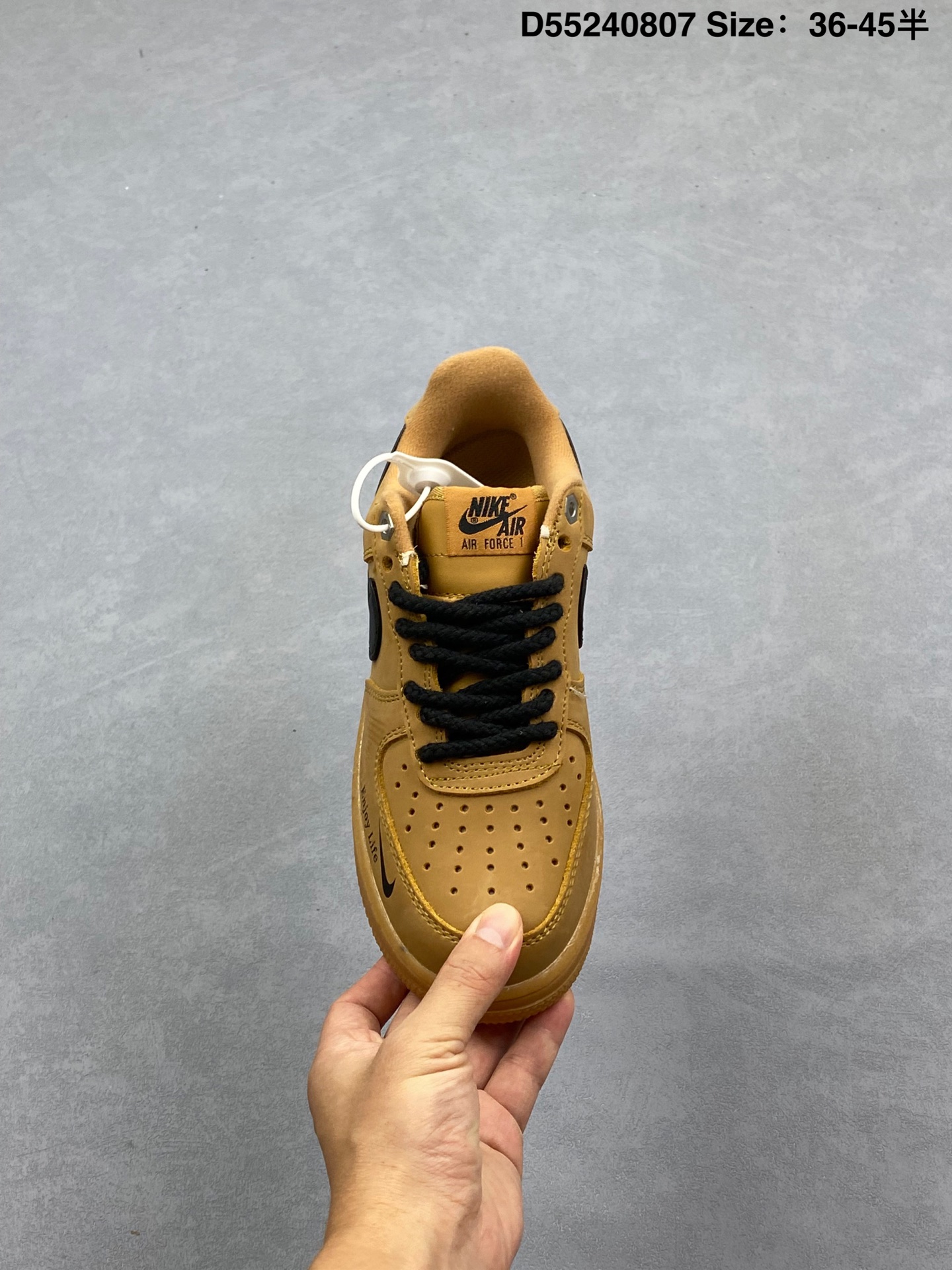 💰120
公司级✅Nike Air Force 1 Low 07 画里有画 可爱 黑棕 美拉德 棕黑 原楦头原纸板 打造纯正低帮空军版型 专注外贸渠道 全掌内置蜂窝气垫 原盒配件 原厂中底钢印、拉帮完美 
官方货号：FZ7372-200
Size：36 36.5 37.5 38 38.5 39 40 40.5 41 42 42.5 43 44 44.5 45 
编码：D55240807