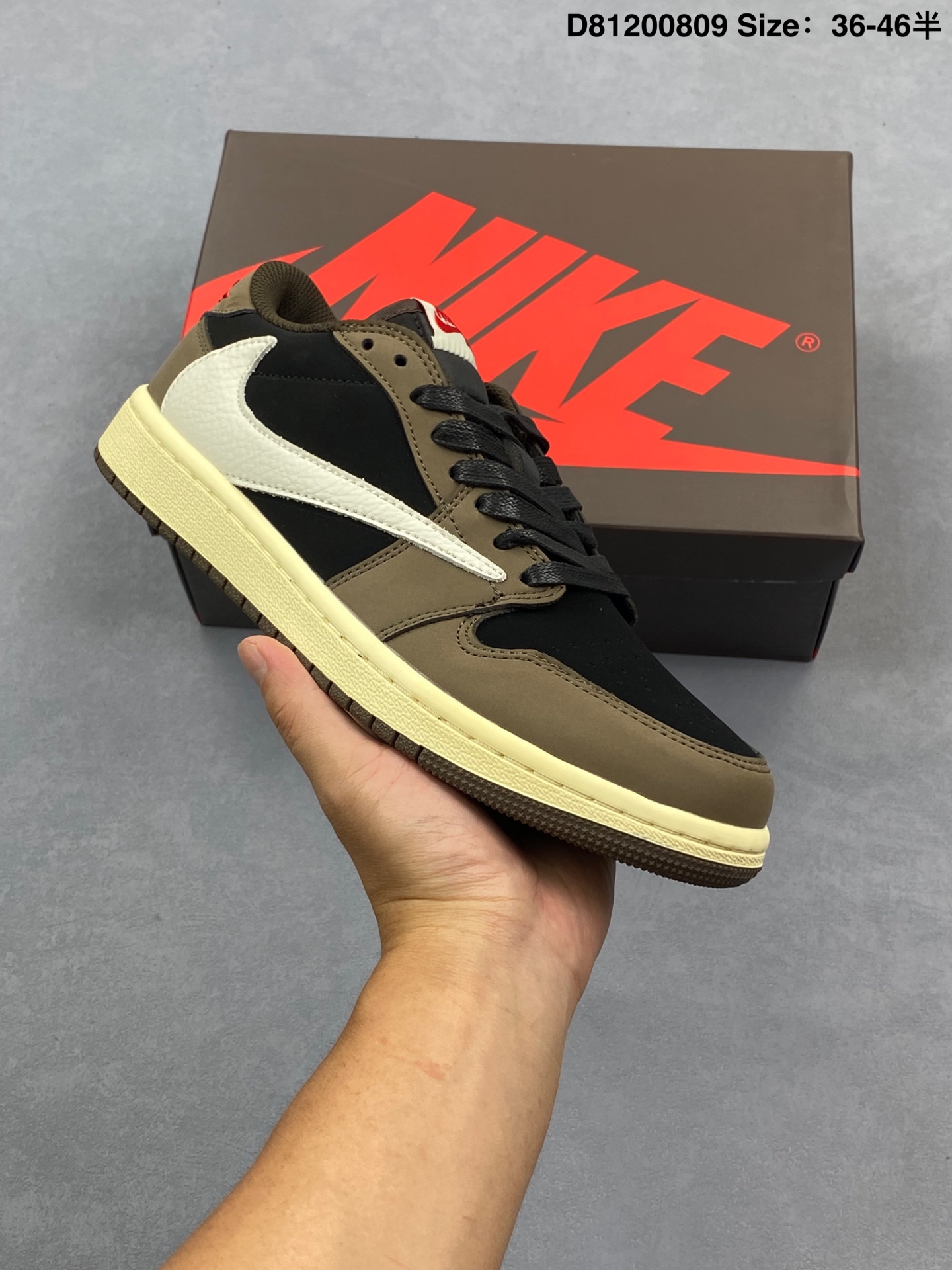 💰100
乔丹Fragment x Travis Scott x LV Air Jordan 1 Low 三方联名倒钩,整双鞋以全荔枝皮打造,腰身搭配白色「倒勾」,再点缀上Travis Scott 标志性的Logo,后跟处以藤原浩最拿手的蓝色为主色调,完善极具Fragment Design的白蓝黑设计风格,左右脚分别以Travis Scott鬼脸和乔丹飞翼加以修饰,彰显出三方联名的奢华格调
尺码:36 36.5 37.5 38 38.5 39 40 40.5 41 42 42.5 43 44 45
货号:CQ4277-129#
D81200809
