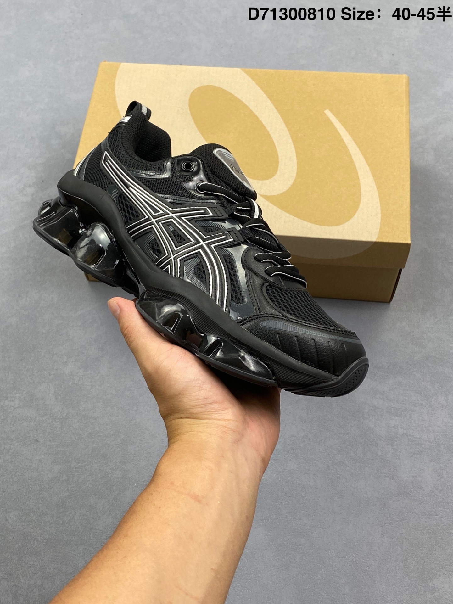 💰150
Asics Gel-Quantun Kinetic 亚瑟士 复古休闲运动鞋厚底增高老爹鞋 
#采用 GEL Scutoid 技术的橡胶鞋底。在拥有拥有相同外底科技的基础上，与早先推出的 Kiko Kostadinov 联名款 GEL-QUANTUM ZIENTZIA 十分相似，不失为具有 Ki 味的平替选择。
货号:1203A270-201
尺码:40～45带半码
编号：D71300810