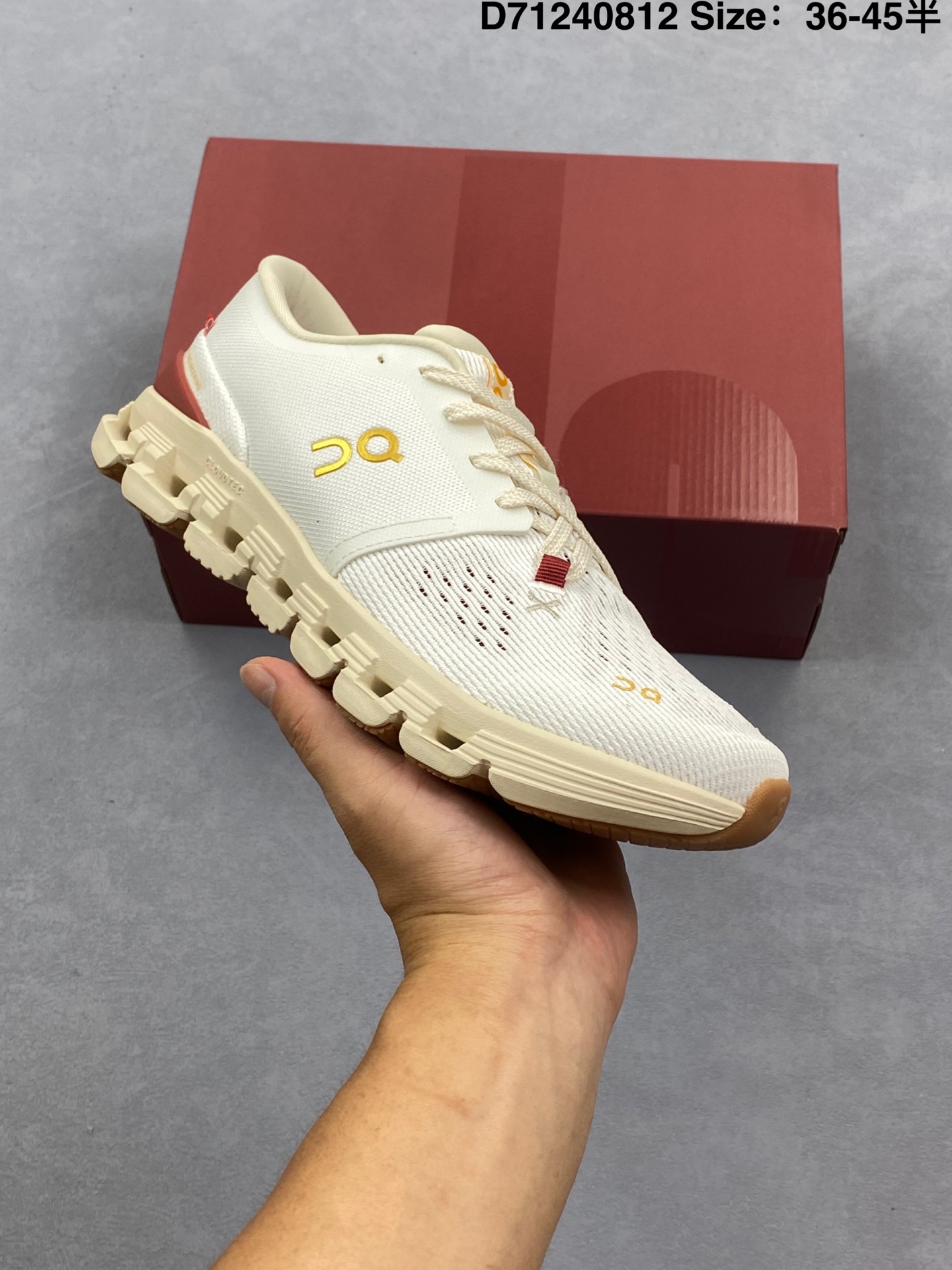 💰120
ON/昂跑 Cloudnova 全天候轻量减震舒适透气男女同款运动鞋街头球鞋风格的运动鞋，搭载 On 标志性的跑鞋科技，带来轻量脚感及满足时尚穿搭需求。面料:高性能网布，橡胶鞋底，穿孔面板,反光装饰,加垫鞋领和超柔软内底,满足多功能运动员和运动型锻炼的需求,超轻设计,Helion Superfoam 注塑 CloudTec 鞋底,标志性快速系带系统，透气织物衬里带来舒适脚感。

类型：男女鞋
货号：3M10081200
尺码：36-45半
编码：D71240812