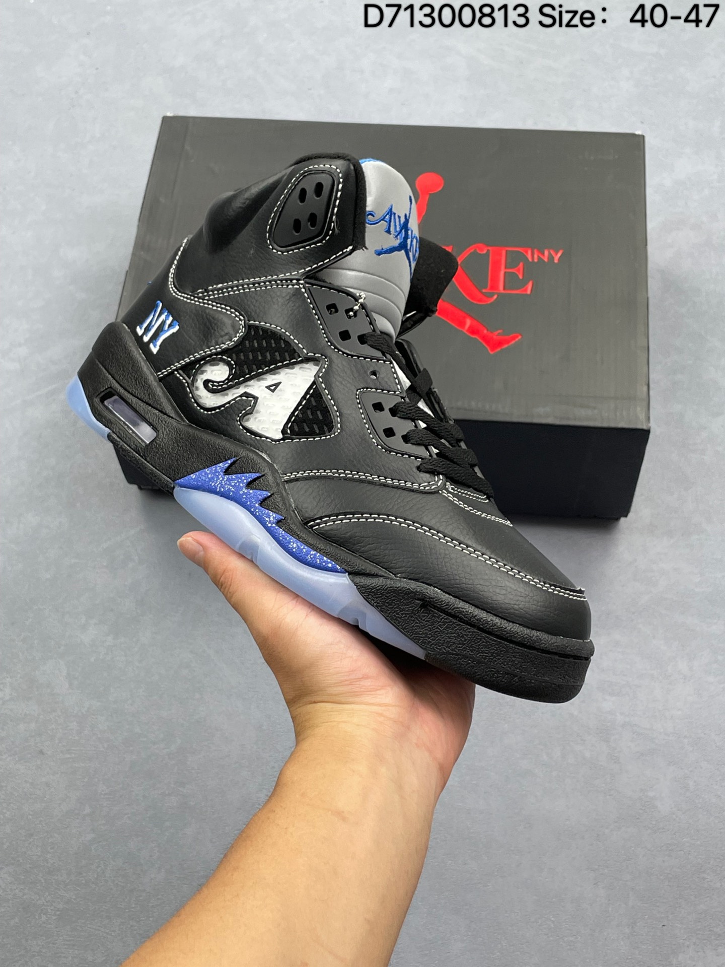 💰150
✅Nike Air Jordan 5 Low 
乔丹AJ5代低帮复古休闲文化篮球鞋。Air Jordan创立于1985年是Nike旗下以史上最著名的NBA球星迈克尔乔丹( Michael jordan)命名的系列。30多年过去了， Air ordan系列已然成为全球最好的篮球鞋系列。许多热门鞋款也已经成为潮流人士的首选
货号：DV4982-641
尺码：如图
D71300813