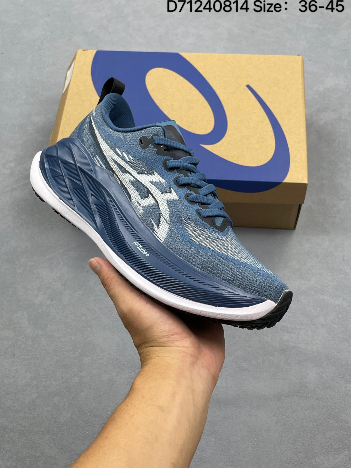 💰120
亚瑟士 Asics Superblast 2代 超顶级轻量化运动有氧慢跑鞋 高级训练鞋 厚底增高老爹鞋,缓震,回弹,轻量,透气,舒适,跑步鞋,长距离,竞速,跑鞋,ASICS SUPERBLAST 2代跑鞋,该鞋采用顶级非碳泡棉组合,具有轻量、快速回馈的动态表现,适合长距离训练。虽然没有碳板,但对于追求轻量化和透气体验的跑者来说,是一个不错的选择。鞋面采用工程针织网眼设计,透气性良好,鞋底防滑性能出色。尺码选择要根据个人脚型和跑步需求进行,不要选择偏大的尺码。总体而言,ASICS SUPERBLAST 2代跑鞋适合追求轻量化和透气体验的跑者,尤其适合长距离训练和日常通勤使用。
货号:1013A142-100
编码:D71240814 Size:36~45