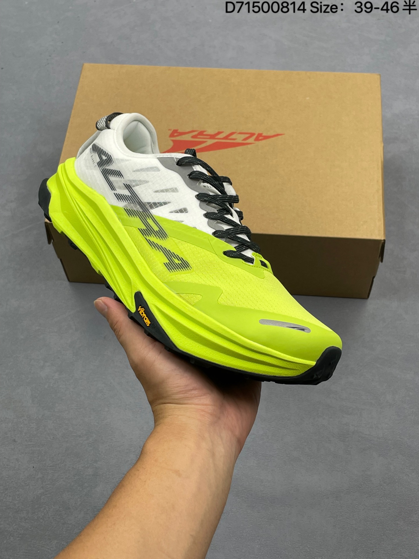 💰250
Altra Torin 5 奥创 AL0A82
ALTRA奥创是来自美国的运动品牌，为不同人群提供专业跑鞋，畅行运动。ALTRA鞋子的鞋型前脚掌较宽，更契合人类的脚型构造，设计零落差，跑步时减少后跟依赖，提高跑步效率。 2011年，ALTRA被北美的健身器材巨头ICON Health & Fitness收购，并开始致力于跑鞋的改进和推广，逐步成长为备受欢迎的跑鞋品牌。如今，ALTRA国际影响力逐步提升，足迹遍布全球。
尺码:39-46半
D71500814