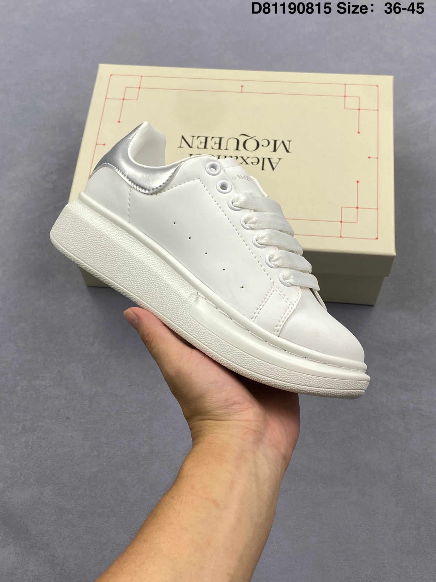 💰95
✅意大利高奢品牌Alexander McQueen亚历山大·麦昆 Sole Leather Sneakers低帮时装厚底休闲运动小白鞋
货号:553770 WHGP790 9063
尺码:如图
ID:D81190815