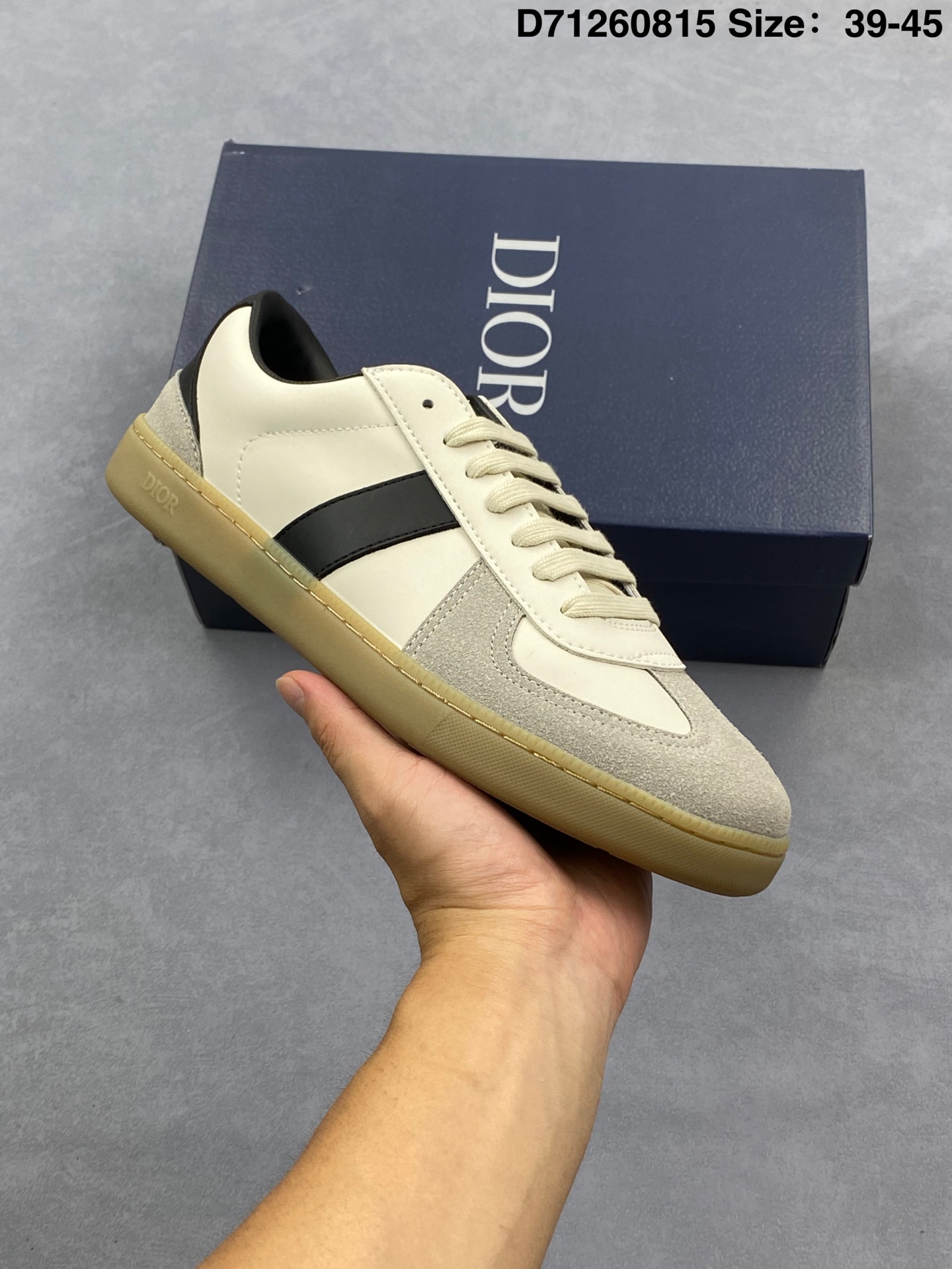 💰130
Dior 迪奥高奢小白鞋 德训鞋 男女鞋 彰显高级气质 Dior 运动鞋低帮系列复古百搭休闲鞋 厚底增高时尚慢跑鞋 罗马风板鞋平底潮鞋 3SN328RHH06939
码数:看图所示
编号:D71260815