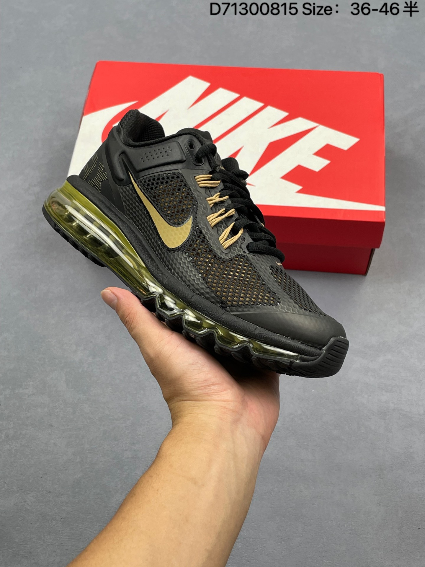 耐克Nk Air Max 2013 耐克复古透气网布气垫跑鞋 搭配全掌式 Max Air 气垫,为步伐注入充沛活力.半透明中底和外底,为整体造型画龙点睛,打造舒心时尚. 货号:HQ1927-001 编码:D71300815