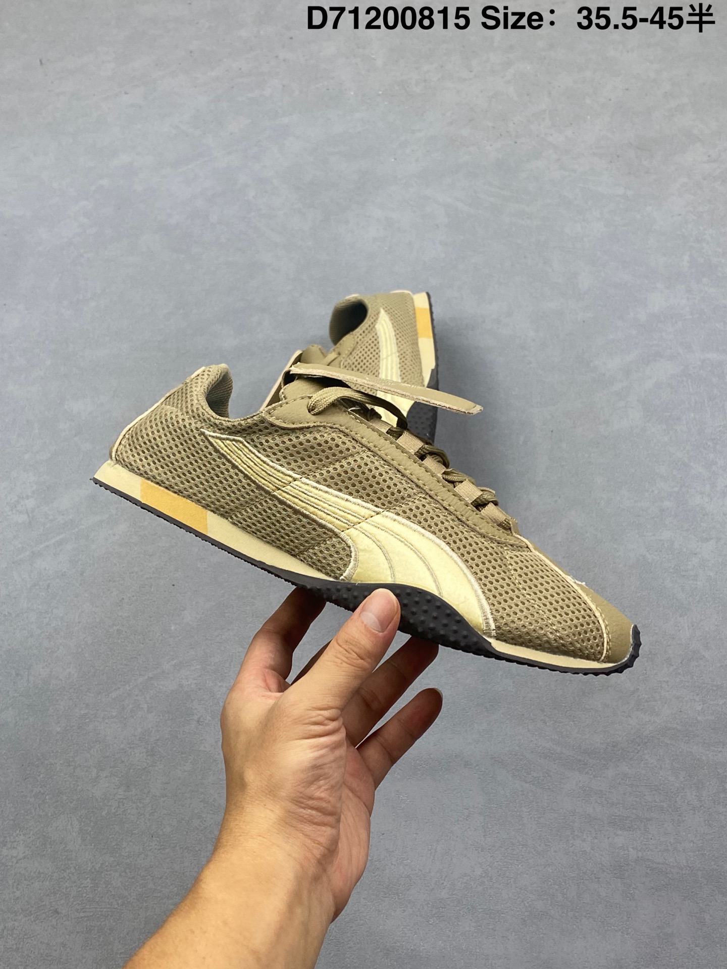 💰100
Open Yy x Puma H-Street 灰棕色
联名款薄底低帮专业越野德训鞋
PUMA H-STREET的设计巧妙融合了经典与创新透气网面鞋身是对复古运动美学的致敬它不仅延续了PUMA一贯的运动基因更保证了穿着时的舒适度与透气性让双脚在夏日也能自由“呼吸” 经典的鞋型设计带着岁月沉淀的韵味
货号:405046-01
尺码:35 36 36.5 37 38 38.5 39 40 40.5 41 42 42.5 43 44 45
编码:D71200815 Size:35-45半