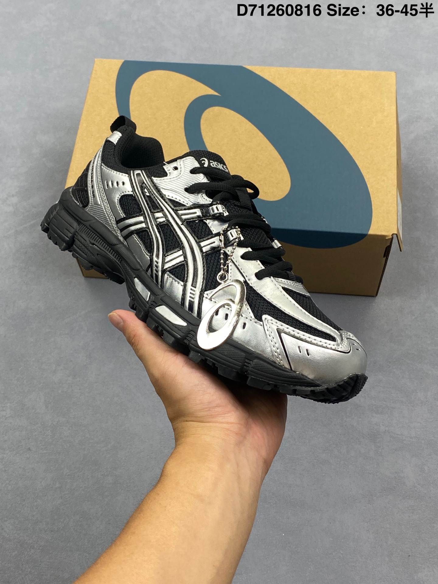 合集💰130
Asics/亚瑟士 男女鞋真标半码制,原楦原数据开发纸版楦型,采用翻毛皮与透气网眼鞋面材质,搭载GEL缓震胶与SpEVA科技中底,外置特殊防滑耐磨橡胶底片❗️潮流造型+户外机能,日本专业跑鞋品牌-亚瑟士/ASICS GEL-Sonoma 系列山系风户外低帮休闲运动跑步鞋“
1011B998
类型:男女鞋
码数:36 37 38 39 39.5 40.5 41.5 42 42.5 43.5 44 45
编码:D71260816