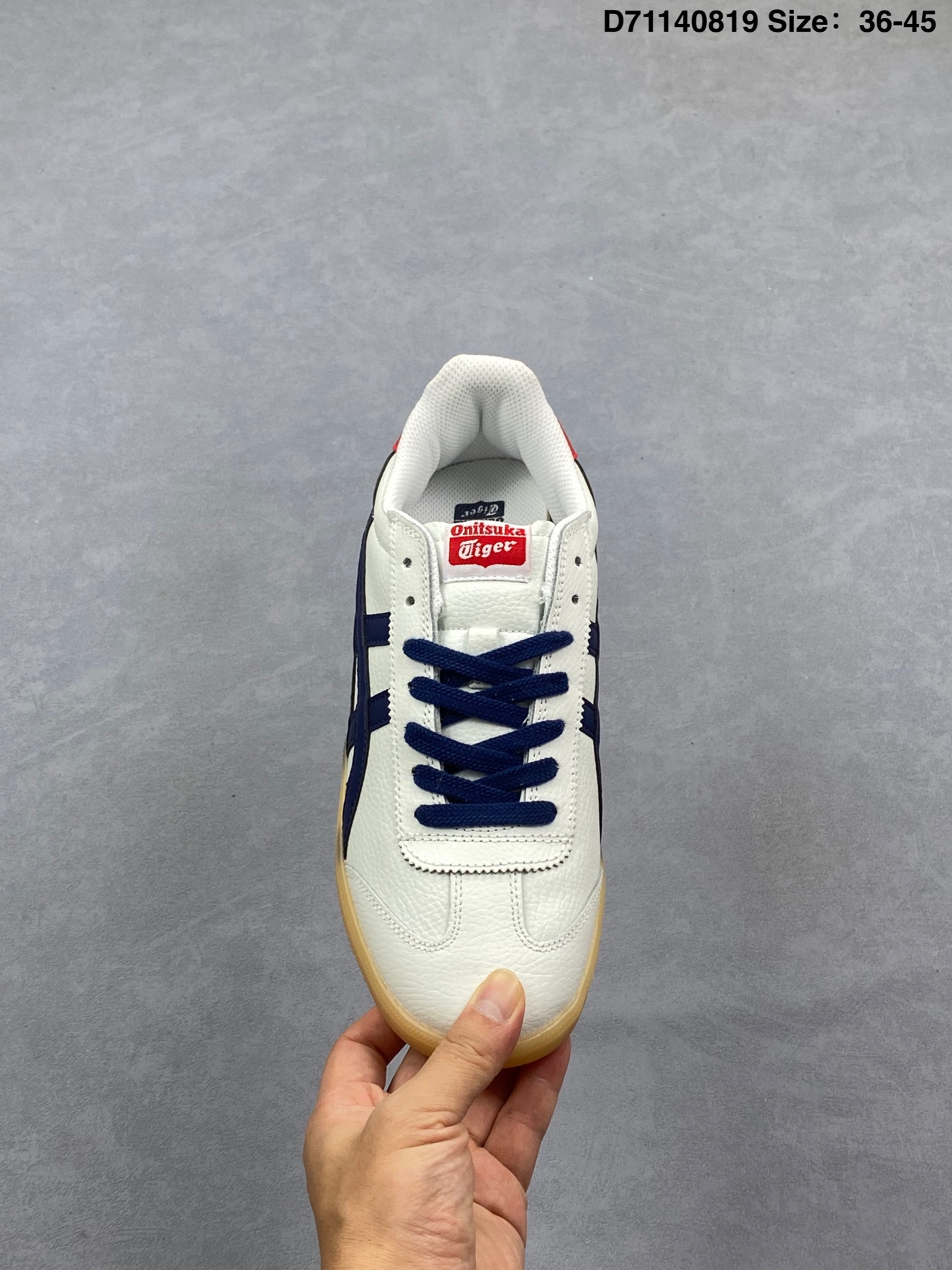 💰70
亚瑟士 Onitsuka Tiger Tokuten复古低帮休闲跑鞋 实拍首发
TOKUTEN的灵感来源于80年代的室内用鞋
T-TOE前足补强设计 室内鞋的橡胶大底元素
复古经典 是TIGER拥趸追捧款
鞋跟 鞋舌处印有鬼塚虎特有的品牌logo标志
提升品牌的认知度 柔软内里材质 穿着更加舒适
改良后的鞋底设计 更具防滑性
size:如图所示
货号:1183B938-100
编码:D71140819