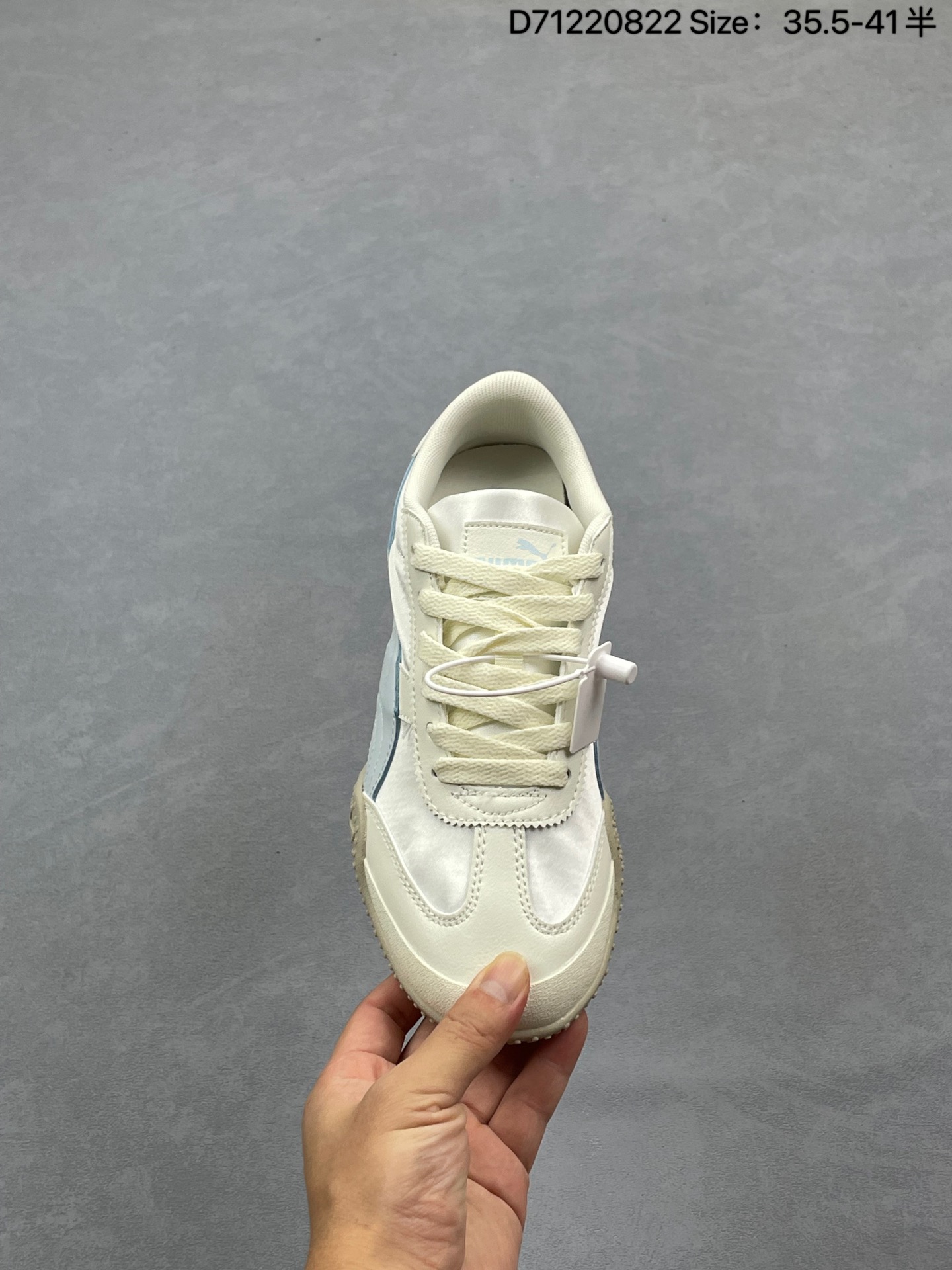 💰110
彪马Puma H-Street
低帮专业越野德训鞋 实拍首发
PUMA H-STREET的设计巧妙融合了经典与创新
透气网面鞋身是对复古运动美学的致敬
它不仅延续了PUMA一贯的运动基因
更保证了穿着时的舒适度与透气性
让双脚在夏日也能自由“呼吸” 经典的鞋型设计
带着岁月沉淀的韵味
官方货号: 405259
编码:D71220822
Size:35.5~41半