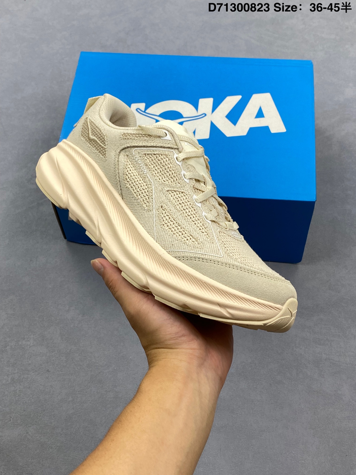 公司级✅HOKA M CLIFTON ONE9 轻量低帮户外越野跑鞋 户外山脉越野轻量运动跑鞋 鞋面用轻的无缝架构 鞋带用了弹性不易松脱的扁宽弹性鞋带 轻薄的TPU贴在透气的鞋面上 前掌与中掌部分进行加宽 橡胶大底 EVA缓震鞋底用滚动平衡技术引导跑者自然步态 货号:1127895 尺码:如图 D71300823