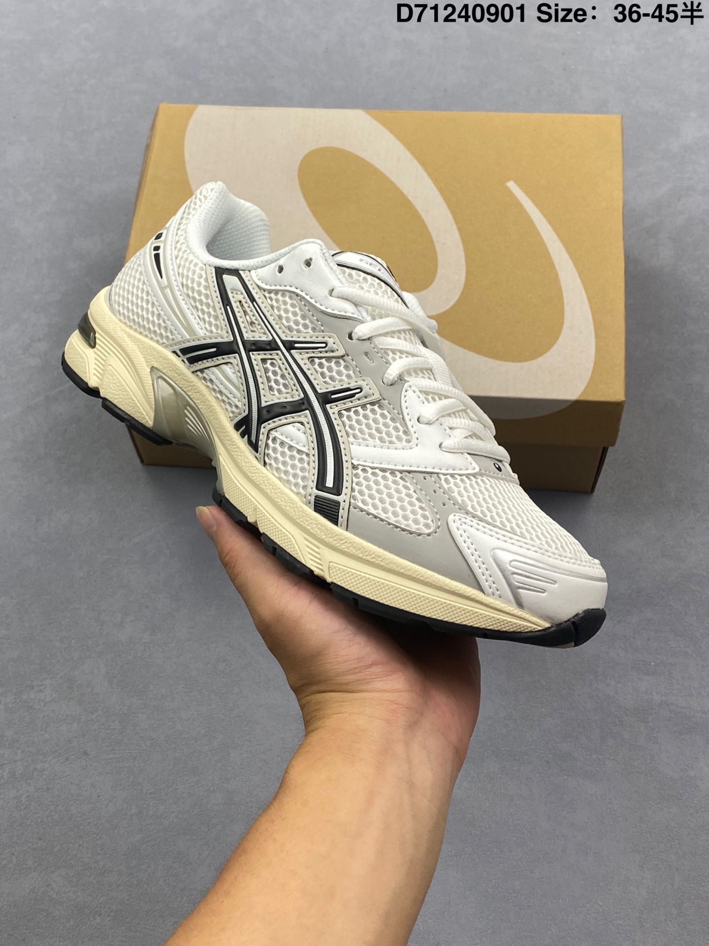 💰120
Asics/亚瑟士 男女鞋,采用环保纤维革组合网眼布鞋面材质,中底搭载SPEVA轻质柔软材料嵌入GEL胶缓震,外置耐磨橡胶外底❗️复古极简主义,日本专业跑鞋品牌-亚瑟士/Asics Gel-1130 系列低帮复古休闲运动慢跑鞋 1201A256
码数:36 37 38 39 39.5 40.5 41.5 42 42.5 43.5 44 45
编码:D71240901
Size:36~45半