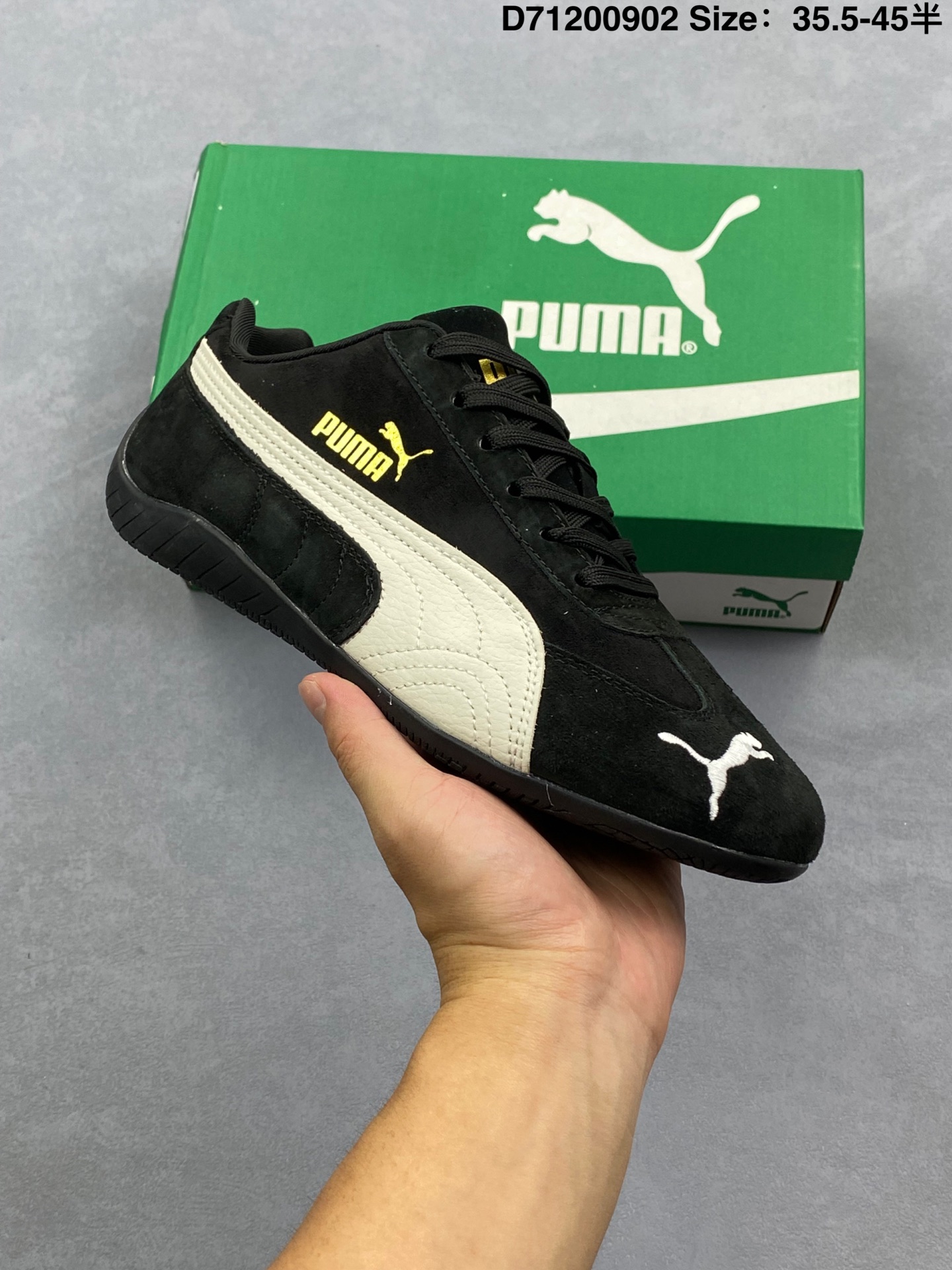 💰100
Puma Speedcat OG Sparco 充正版本
彪马罗马阿莫尔系列 复古运动休闲赛车跑鞋 
全球知名运动品牌PUMA宝马赛车系列
融合了宝马车队的标志性配色
以趣味十足又前卫复古的设计引领潮流
将赛道精神融入街头时尚 开启前卫竞速之旅
主打前卫复古风 Roma鞋款的鞋侧以复古的流线造型 
缀以宝马经典Logo 巧妙吸睛
而Speedcat鞋款以亮眼三色条纹元素缀以舒适鞋面
赋予了独特的个性美学 演绎赛车的无尽能量
官方货号：403688 01
尺码: 35.5 36 36.5 37.5 38 38.5 39 40 40.5 41 42 42.5 43 44 45
编码：D71200902