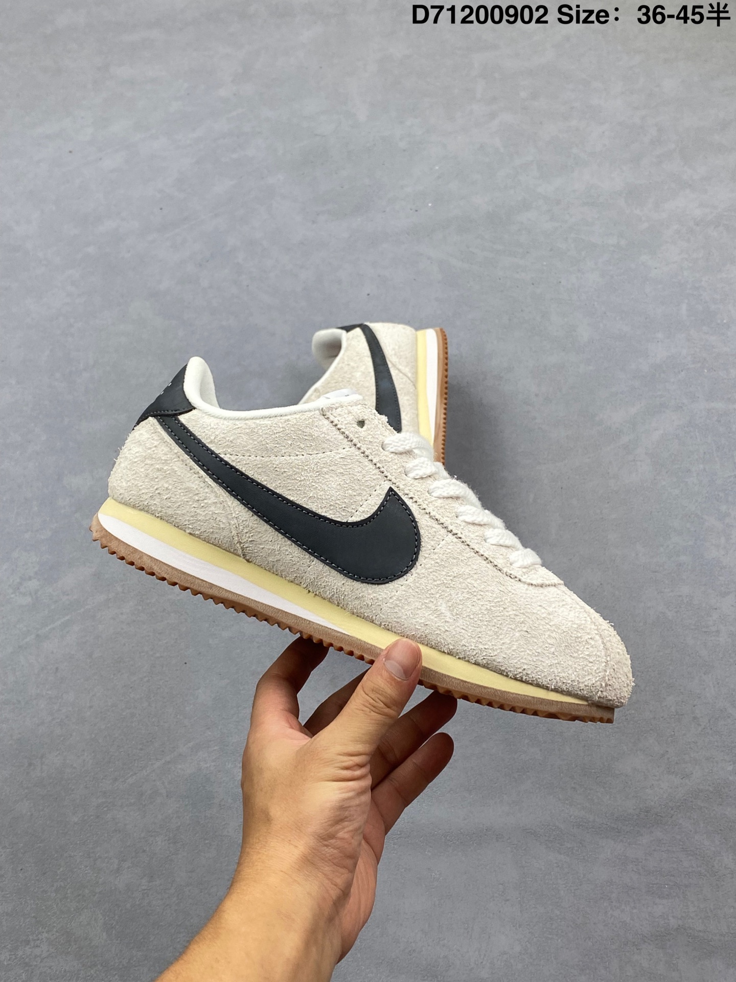 💰100
Nike Classic Cortez Nylon 耐克阿甘鞋 超大鞋舌 男女子运动鞋,秉承元年款经典风格,糅合防水鞋面设计,令双足保持干爽舒适。防水锦纶鞋面强势抵御风雨侵袭,缔造轻盈防护效果,传统鞋带系统和覆面设计增强贴合感,提升耐久性,彰显经典风格,低帮剪裁打造舒适脚感,提升运动自由度。EVA 泡棉中底轻盈缓震,纯色橡胶外底搭配人字形底纹,缔造出色耐久性和多向抓地力。
货号:FJ2530
码数:36-45含半码
编码:D71200902