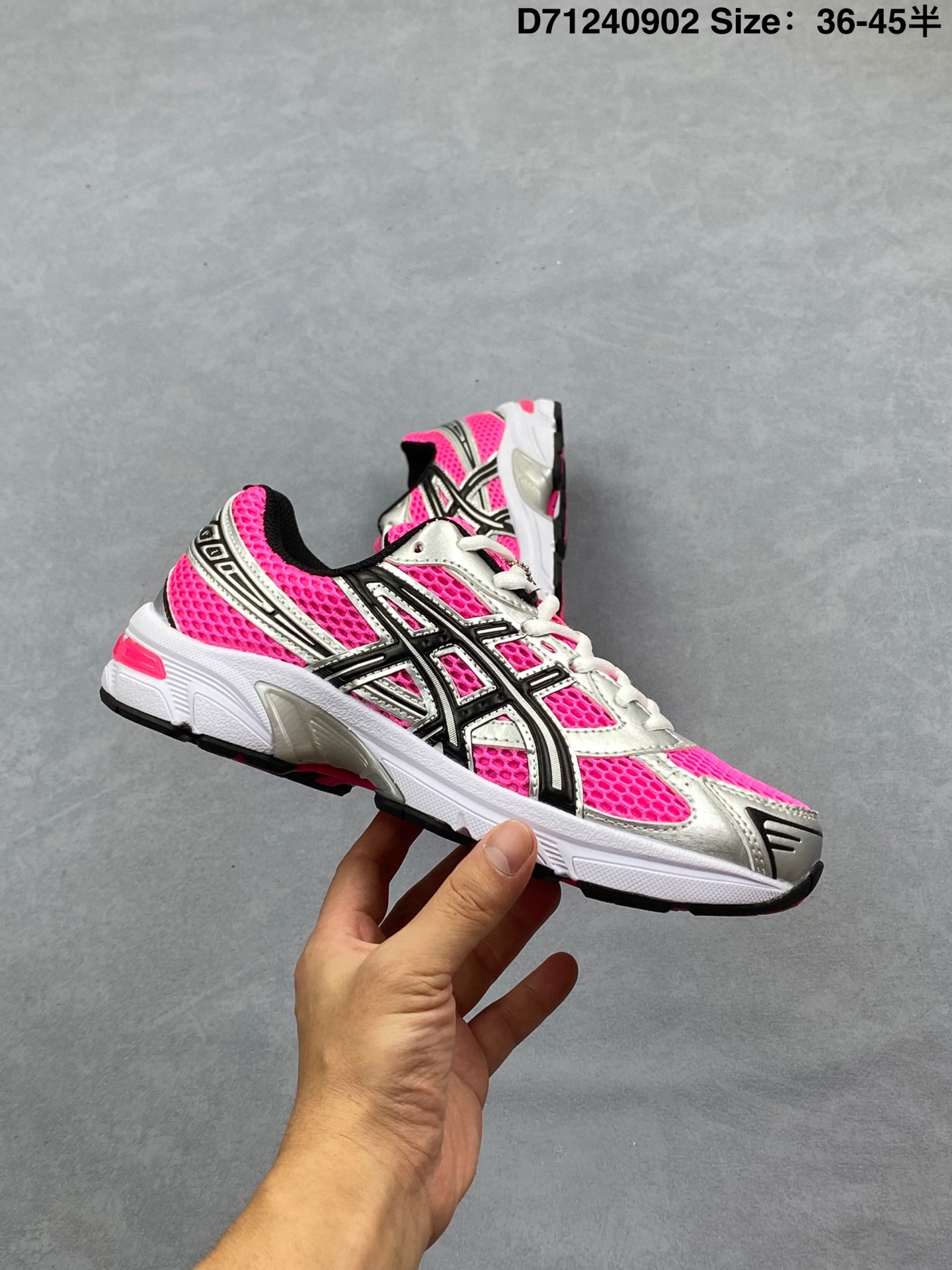 💰120
ASICS 亚瑟士 GEL-1130 男女时尚透气 健步减震 运动潮流耐磨休闲鞋
选用网眼与皮革相接,复古而富有层次感。网布搭配银色金属感线条,虎爪 Logo 加入配色点缀,加深复古时尚美感Ortholite 鞋垫+搭载着 GEL 缓震胶的鞋底,同时辅以耐磨大底提供良好抓地力。复古美学入门代表作,重现2000年代后期的复古美学。
货号:1202A525-700
尺码:36-45半
编码:D71240902