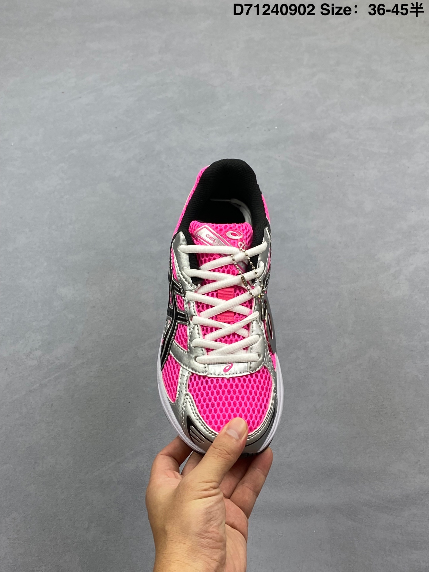 💰120
ASICS 亚瑟士 GEL-1130 男女时尚透气 健步减震 运动潮流耐磨休闲鞋
选用网眼与皮革相接,复古而富有层次感。网布搭配银色金属感线条,虎爪 Logo 加入配色点缀,加深复古时尚美感Ortholite 鞋垫+搭载着 GEL 缓震胶的鞋底,同时辅以耐磨大底提供良好抓地力。复古美学入门代表作,重现2000年代后期的复古美学。
货号:1202A525-700
尺码:36-45半
编码:D71240902