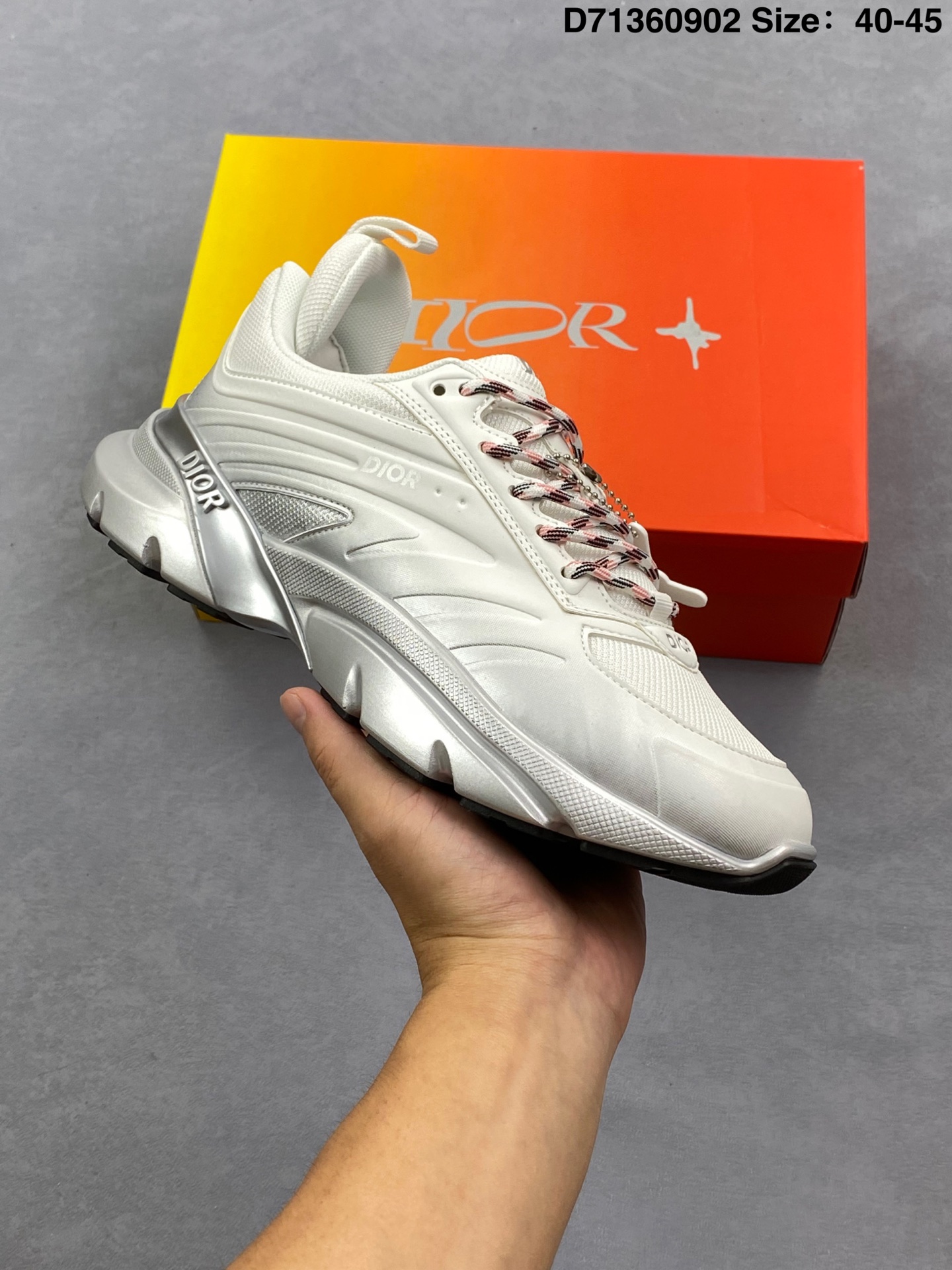 💰180
迪奥DIOR HOMME 高奢品牌经典复古老爹鞋 夸张流线极符 外形延续当下潮流得未来感老爹鞋
货号：1039256
尺码：如图
编号：D71360902