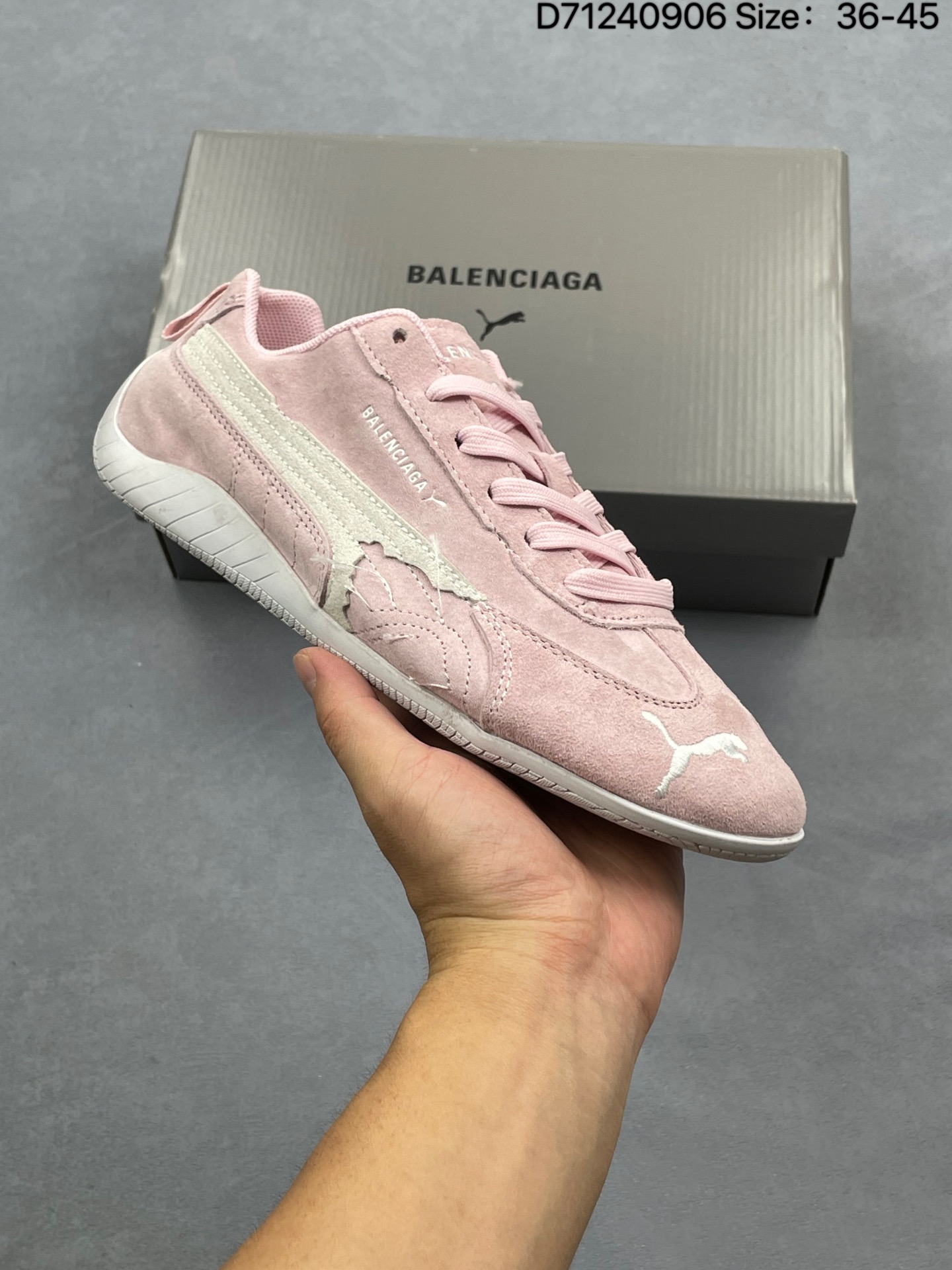 💰120
PUMA 彪马 x Balenciaga巴黎世家 Speedcat 系列 薄底鞋 牛皮绒面革 圆头做旧磨损 低帮 生活休闲鞋
极速赛车系列 复古运动休闲跑鞋 充正版本 
鞋面设计轻量透气 提供了舒适性和穿着感受
柔软内里材质 穿着更加舒适
橡胶鞋底提供持久的牵引力
官方货号:406519-07
尺码:36～45
ID:D71240906