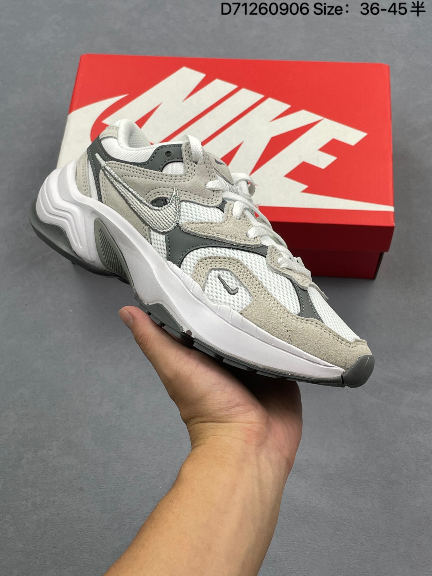 耐克NK AIR PEGASUS AL8舒适百搭耐磨透气低帮跑步鞋时尚厚底老爹鞋 专为跑者打造的熟悉弹力脚感再度回归 助你攻克各种目标 再不然 也能为你增添足下风采 AL8版保有你喜爱的灵敏度和适中支撑力 以及发想自 2000 年代初期跑者们的飘逸造型 鞋面采用皮革和网眼布材质打造 搭配上侧面的线条设计 十分吸睛 中底搭载了Air气垫 保证舒适的脚感反馈 货号:FJ3794-101 尺码:看图所示 ID:D71260906