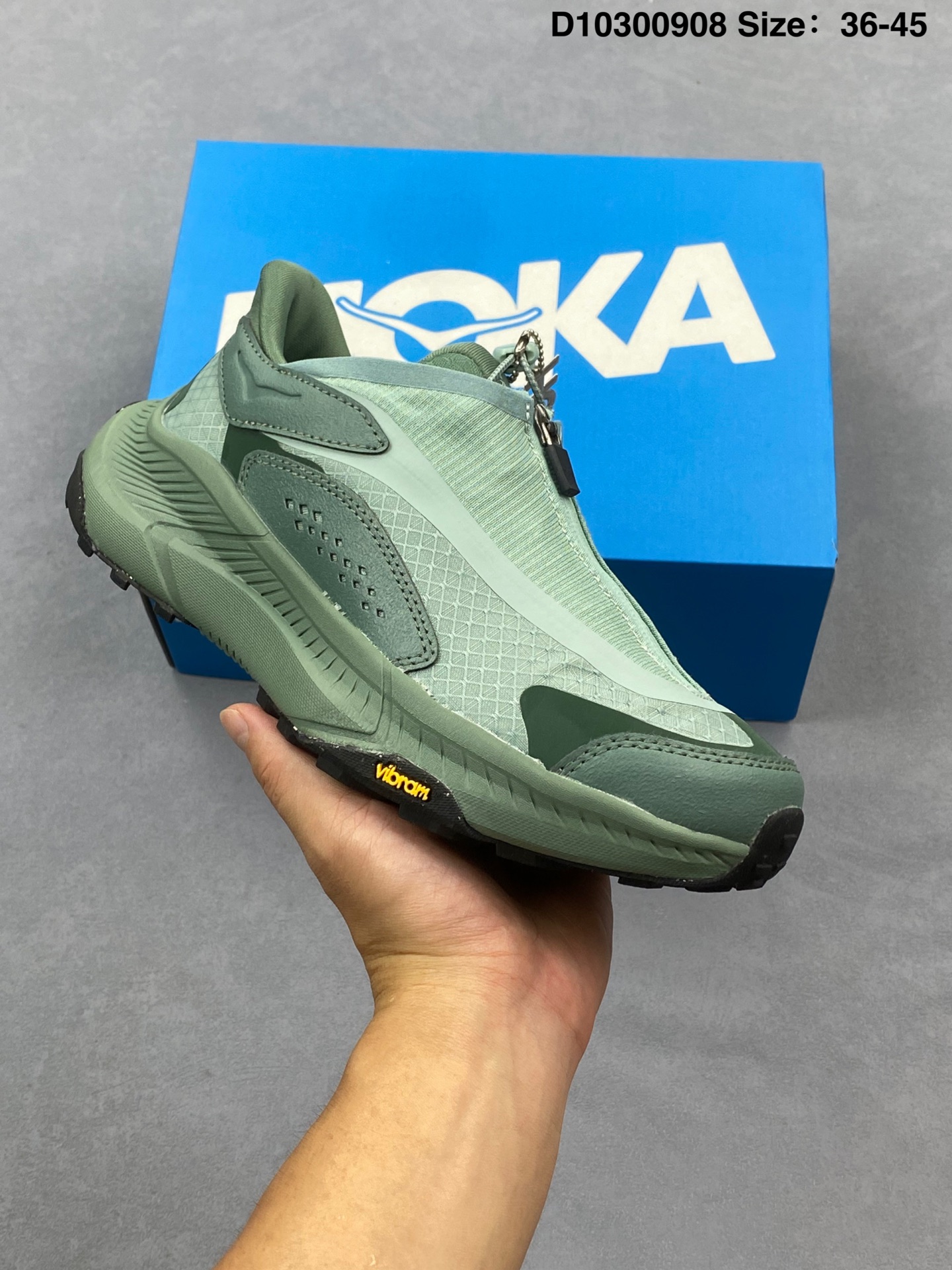 💰150
HOKA ONE ONE PROJECT TRANSPORT 舒适 防滑耐磨 低帮 生活休闲鞋 男女同款 黑色这双鞋也是HOKA提倡环保主义的一双鞋款,中底和外底都使用了部分天然的原材料,环保理念值得点赞!Project 作为Hoka Transport的特别版本,与Transport共用相同的中底配置,鞋面的有所改变。鞋面采用了防撕裂的鞋面,精致肌理感提花,轻盈透气。鞋头和跟后处加有醒目反光条,夜行增加警示作用户外夜间穿着也更安全可靠。鞋子采用了快速鞋带扣,拉链设计造型百搭,穿脱更加方便。超轻泡棉中底,用30%甘蔗纤维为原材料,轻盈提供持久的缓冲。嵌入式鞋床,采用类似赛车座椅的桶式结构,基于不同跑步爱好者的特点进行微调,将双足固定于中底之上。外底采用了 VIBRAM ECOSTEP NATURAL 橡胶沿袭一贯的品质、抓地力和性能高标准橡胶采用90%以上的天然成分,100%的天然色素均源自植物和生物农副产品生产工艺过程未使用溶剂或化学品更环保。
货号:1162850
尺码: 36-45含半码
编码:D10300908