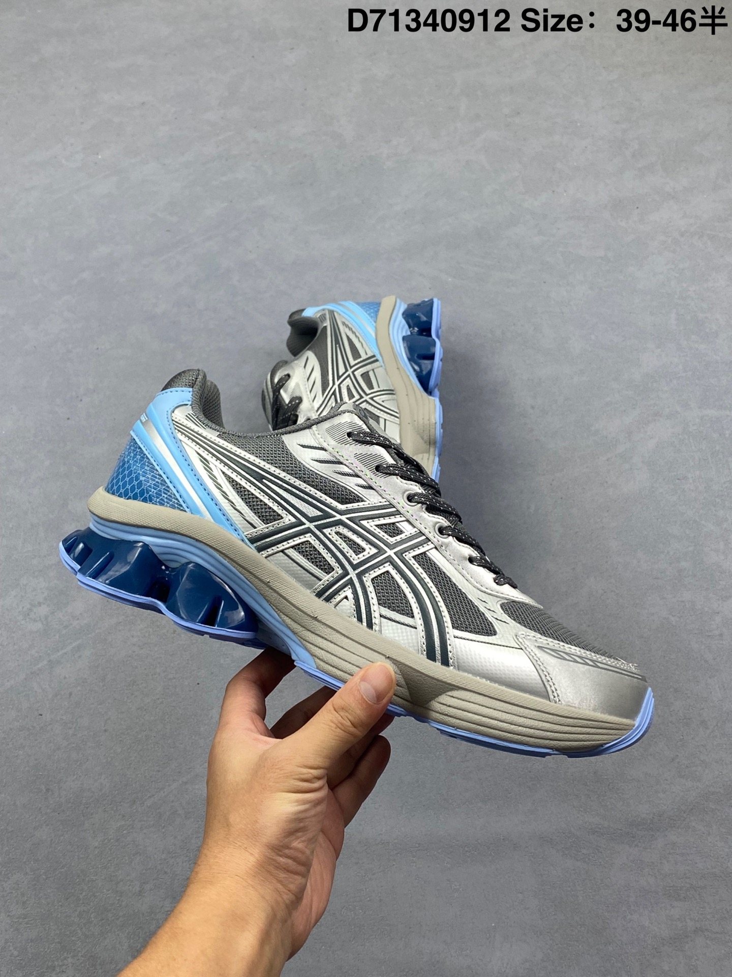 💰170
公司级✅Asics Gel-Kinetic Fluent
亚瑟士运动休闲透气专业跑鞋
新一代缓震未来感跑鞋
鞋面复杂的切割和银色细节极具前卫风格
大底科技十足且独特外观的GEL
不仅在视觉上夺人眼球 同时可提供全天候的舒适缓冲
更多细节后半掌GEL+
前半掌FFBlast中底科技堆叠
KIKO风的设计语言拼接ASICS鞋体流线
耐磨材质耐磨性强,稳定性高抓地更牢,不易打滑
官方货号: 1203A591 0213725
尺码:如图
D71340912