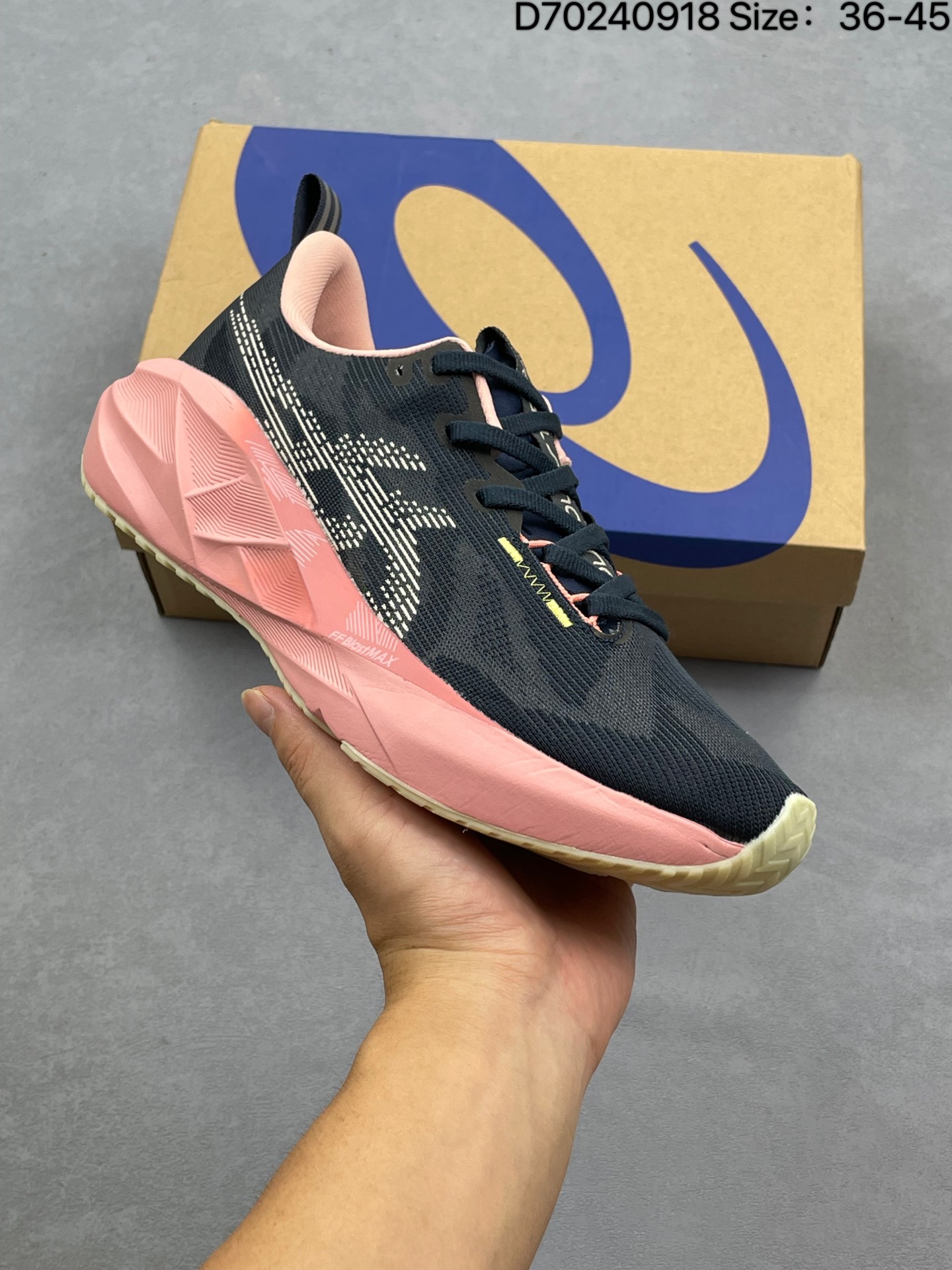合集💰120
Asics NOVABLAST 5LE 轻量跑鞋 低帮轻量透气缓震休闲运动跑步鞋 NOVABLAST™ 5鞋款秉承 ASICS 设计理念(尊重日本的“改善”、持续改进原则,并体现在每件新产品中),对中底泡沫、鞋面和鞋舌工具以及整体设计元素进行了创新更新。 新材料提高舒适度和能量 NOVABLAST™ 5鞋最初在 GLIDERIDE™ MAX 鞋上推出,采用 FF BLAST™ MAX 泡沫缓冲技术,与之前的 NOVABLAST™ 型号相比,有助于将弹跳性能提高约 8.5%。
货号:1011B974
编码:D70240918
Size:36~45B