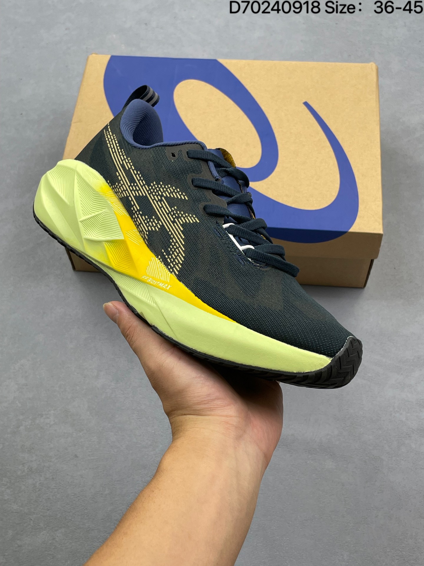 合集💰120
Asics NOVABLAST 5LE 轻量跑鞋 低帮轻量透气缓震休闲运动跑步鞋 NOVABLAST™ 5鞋款秉承 ASICS 设计理念(尊重日本的“改善”、持续改进原则,并体现在每件新产品中),对中底泡沫、鞋面和鞋舌工具以及整体设计元素进行了创新更新。 新材料提高舒适度和能量 NOVABLAST™ 5鞋最初在 GLIDERIDE™ MAX 鞋上推出,采用 FF BLAST™ MAX 泡沫缓冲技术,与之前的 NOVABLAST™ 型号相比,有助于将弹跳性能提高约 8.5%。
货号:1011B974
编码:D70240918
Size:36~45B