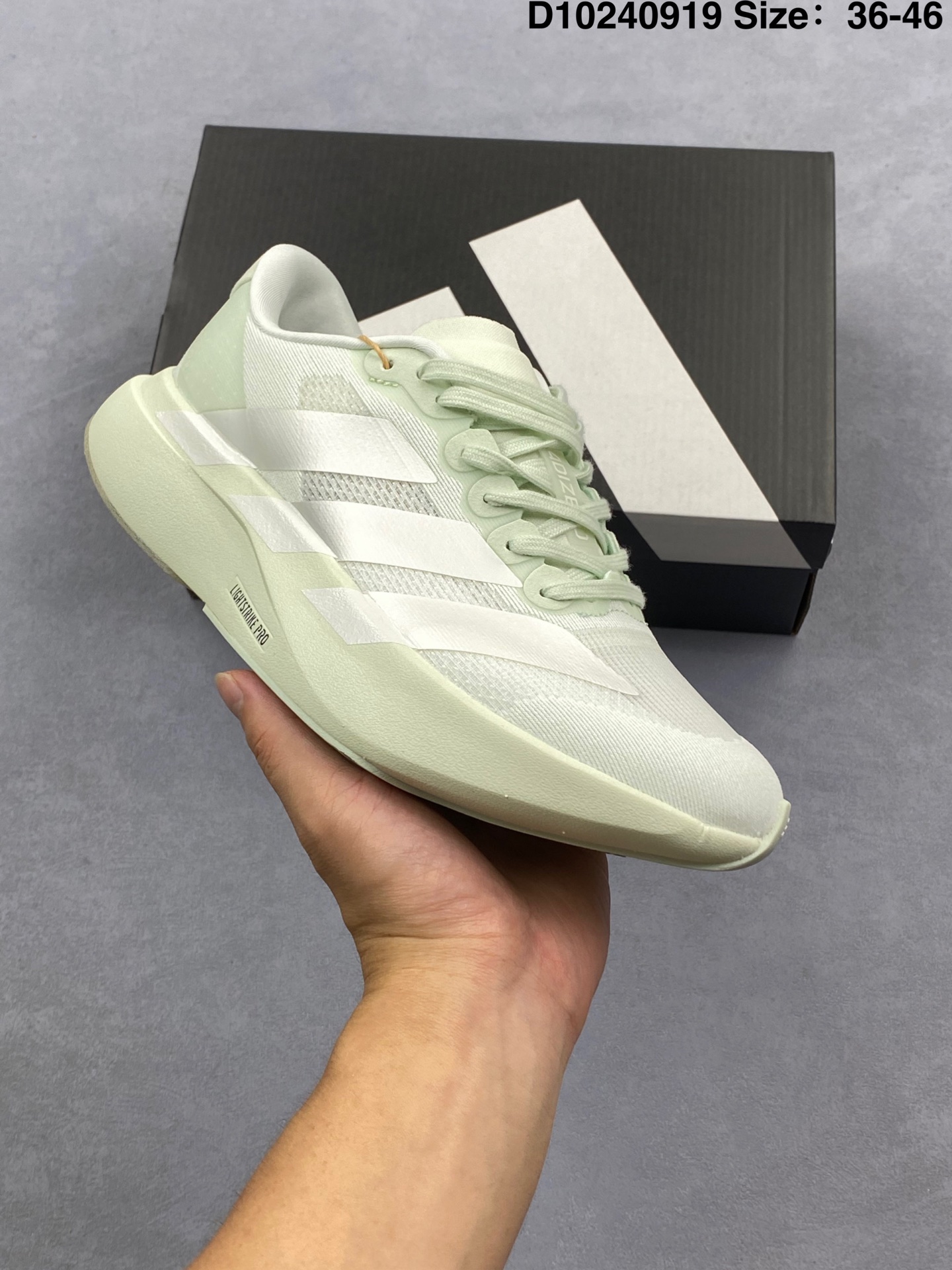 💰120
✅AD Adizero EVO SL 马拉松竞速专业跑鞋 JQ4578 CELERMESH针织网面非常轻薄 纤维间的缝隙很大 可以保证跑步时的透气、排汗效果 鞋舌直接与两侧的内衬和鞋底连接在一起 在跑步过程中不会被鞋舌的左右移动所困扰 在标准鞋带孔的基础上再拓宽一组鞋带孔 适合不同脚型的需求 突破性 EnergyRods 技术，有助于跑者实现更好的成绩 中底独特的LIGHTSTRIKE PRO泡棉材质 微弹感觉在跑步过程中给予了良好的支撑体验 对于顶级精英和高水平进阶跑者来说 ADIOS PRO是一双值得信赖的竞速比赛用鞋 SIZE：36 36.5 37.5 38 38.5 39 40 40.5 41 42 42.5 43 44 44.5 45
编码：D10240919