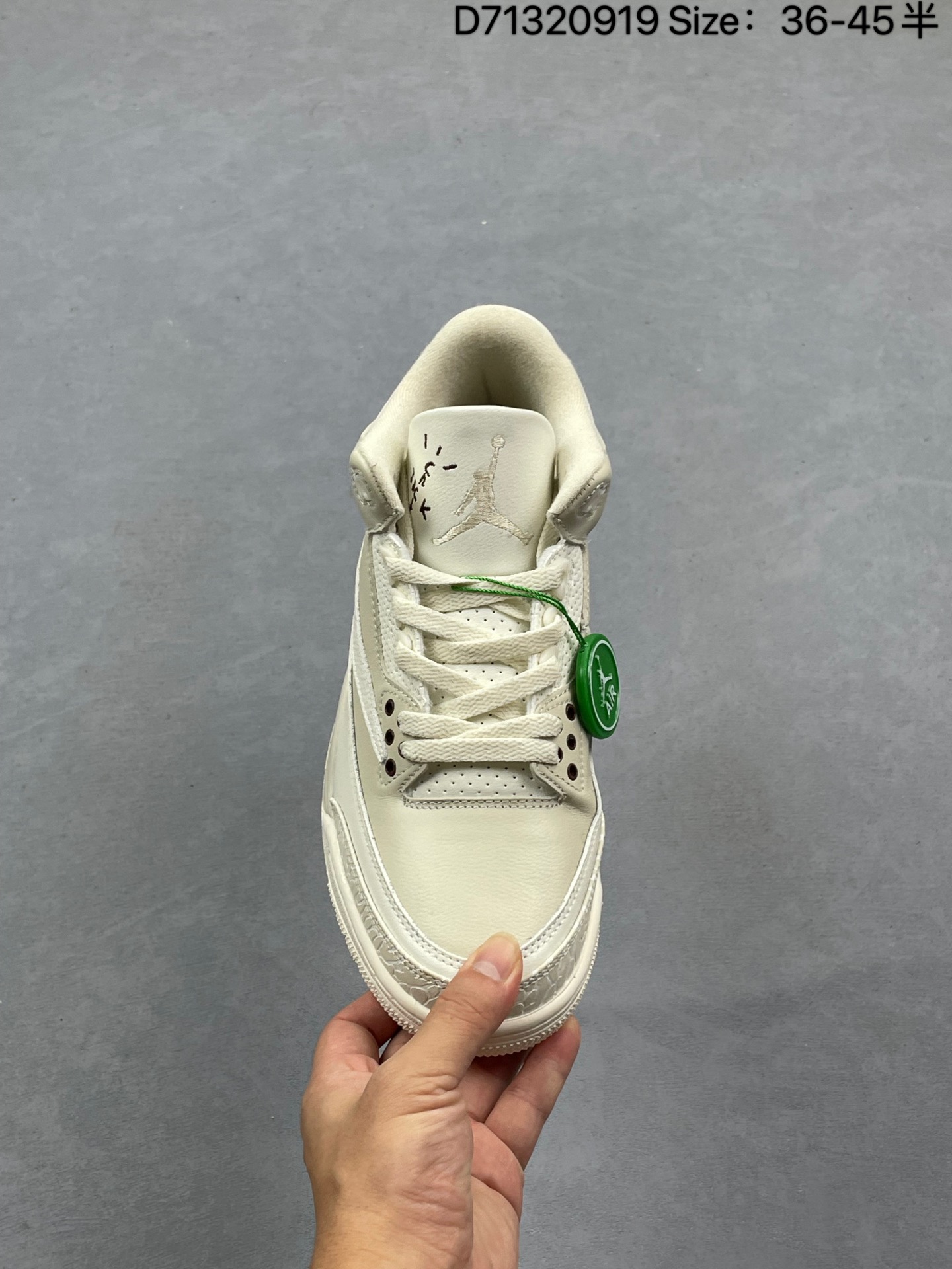 💰160
Air Jordan 3 Retro "Mocha" 摩卡 AJ3 乔丹3代 aj3 乔3 咖啡配色 乔丹篮球鞋系列 配色灵感来源于巧克力、奶油制成的摩卡咖啡作为一款距今17年冲新发售的原创配色,白色皮质鞋身搭配咖啡色爆裂纹装饰,营造出一种纯粹、古朴的素雅感受,上脚气质颇为不俗。鞋舌Jumpman Logo以及后跟Jumpman Logo及Air均以咖啡色点缀,最后以白色中底搭配咖啡色外底及棕色Jordan字样完善设计收尾。
货号:136064-122
尺码:36 36.5 37.5 38 38.5 39 40 40.5 41 42 42.5 43 44 45
编码D71320919
Size:36~45半