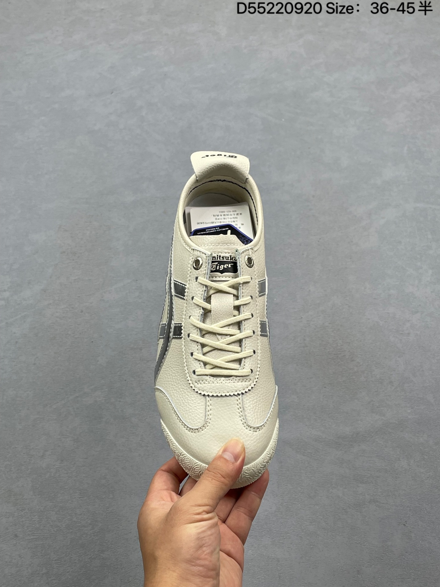 💰110 Asics/亚瑟士 MEXICO 66 SD日产经典老牌-鬼塚虎/Onitsuka Tiger Mexico 66®经典墨西哥系列复古经典百搭板鞋休闲运动鞋慢跑鞋 采用柔软牛皮鞋面,超国标含胶率耐磨耐弯折RB大底。产品从款式颜色造型上体现出追求舒适和细节的完美。鞋类更是推崇手工制作的严谨,融舒适性与可穿性的设计风格。 注重细节的完美和别致魅力,既保持稳重,又不失轻松的时尚感 货号:1183C468-200 尺码:36-45含半码 编号:D55220920