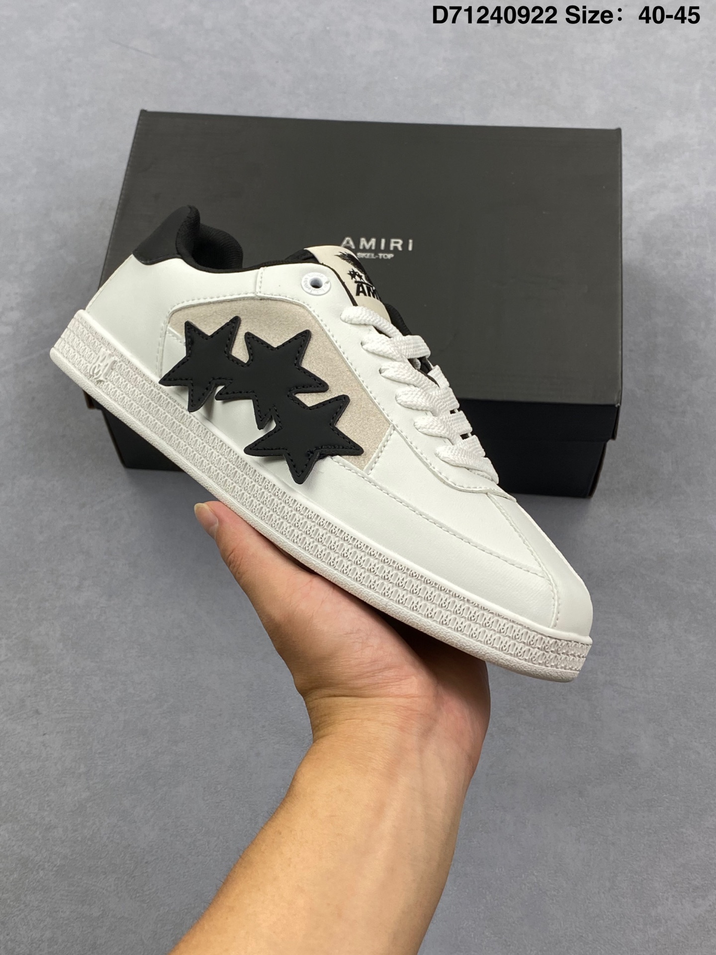 💰120
Amiri 埃米尔Skeleton Low-Skel top Sneakers系列情侣鞋 当潮顶流产品 众星上脚 低帮运动休闲板鞋 正确骨头形状 鞋舌外翻细节 头层牛皮双层加厚鞋面 鞋帮侧面骨头采用两张牛皮贴合处理 立体感更好 皮料切口均油边处理 定制金属LOGO铭牌及吊牌 并配有官方购物袋尽显高端大气
码数:40~45
编号:D71240922