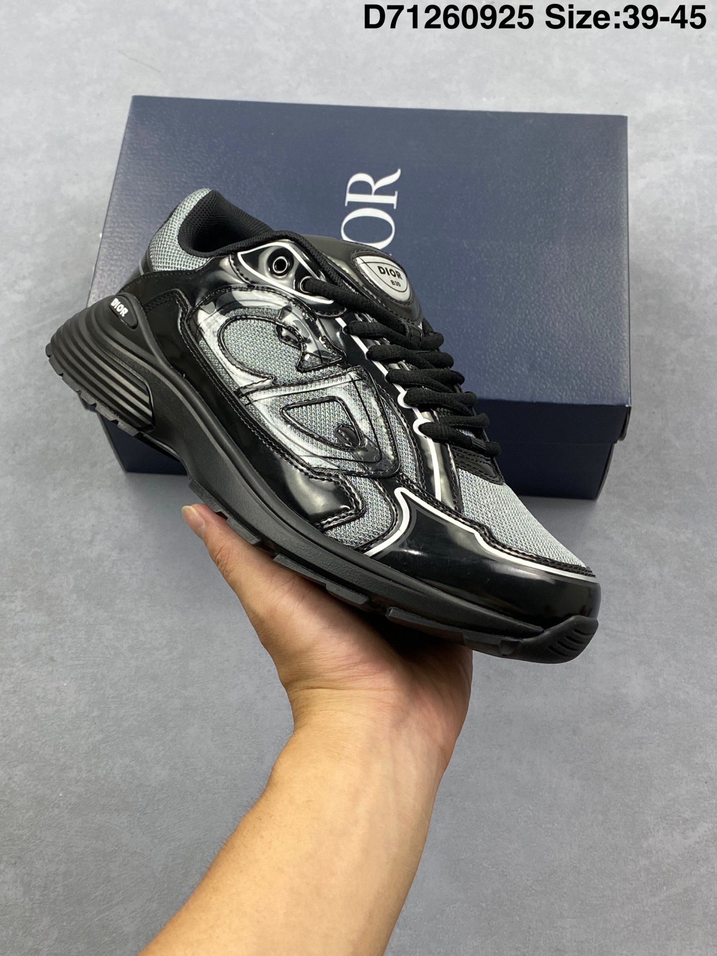 💰130
迪奥DIOR HOMME 高奢品牌经典复古老爹鞋 夸张流线极符 外形延续当下潮流得未来感老爹鞋
货号：1039256
尺码：如图
编号：D71260925