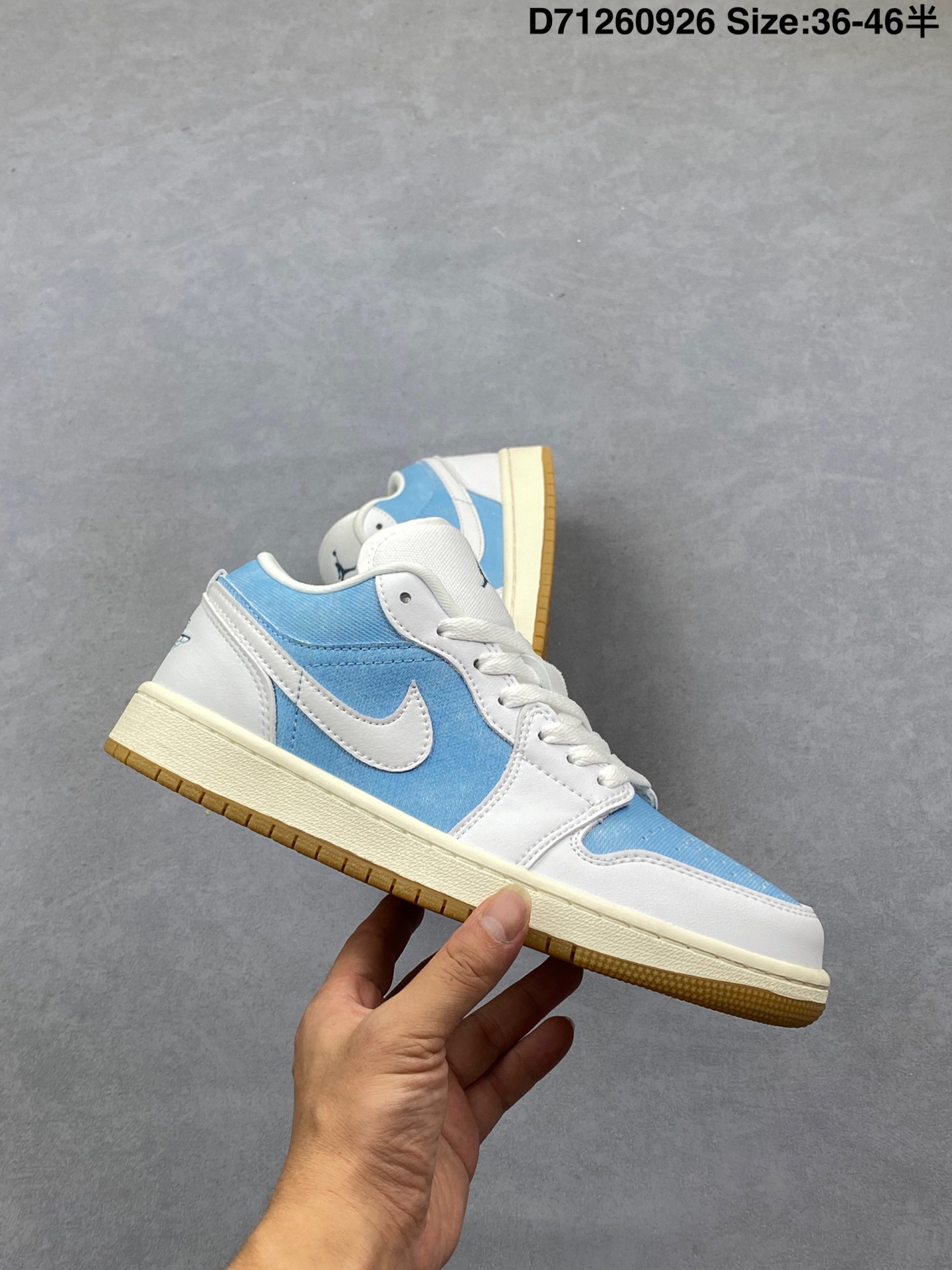 💰130
乔丹Air Jordan 1 Low 低帮复古文化休闲运动篮球鞋。该鞋款从 1985 年元年款汲取设计灵感,焕新演绎简约经典外观,让人感到熟悉的同时又颇具新意。缝线细节搭配后跟刺绣 Wings 标志,彰显 JORDAN 品牌与众不同的专属格调。皮革鞋面,塑就出众结构感与耐穿性
尺码36 36.5 37.5 38 38.5 39 40 40.5 41 42 42.5 43 44 45
货号:HQ2004-400
D71260926