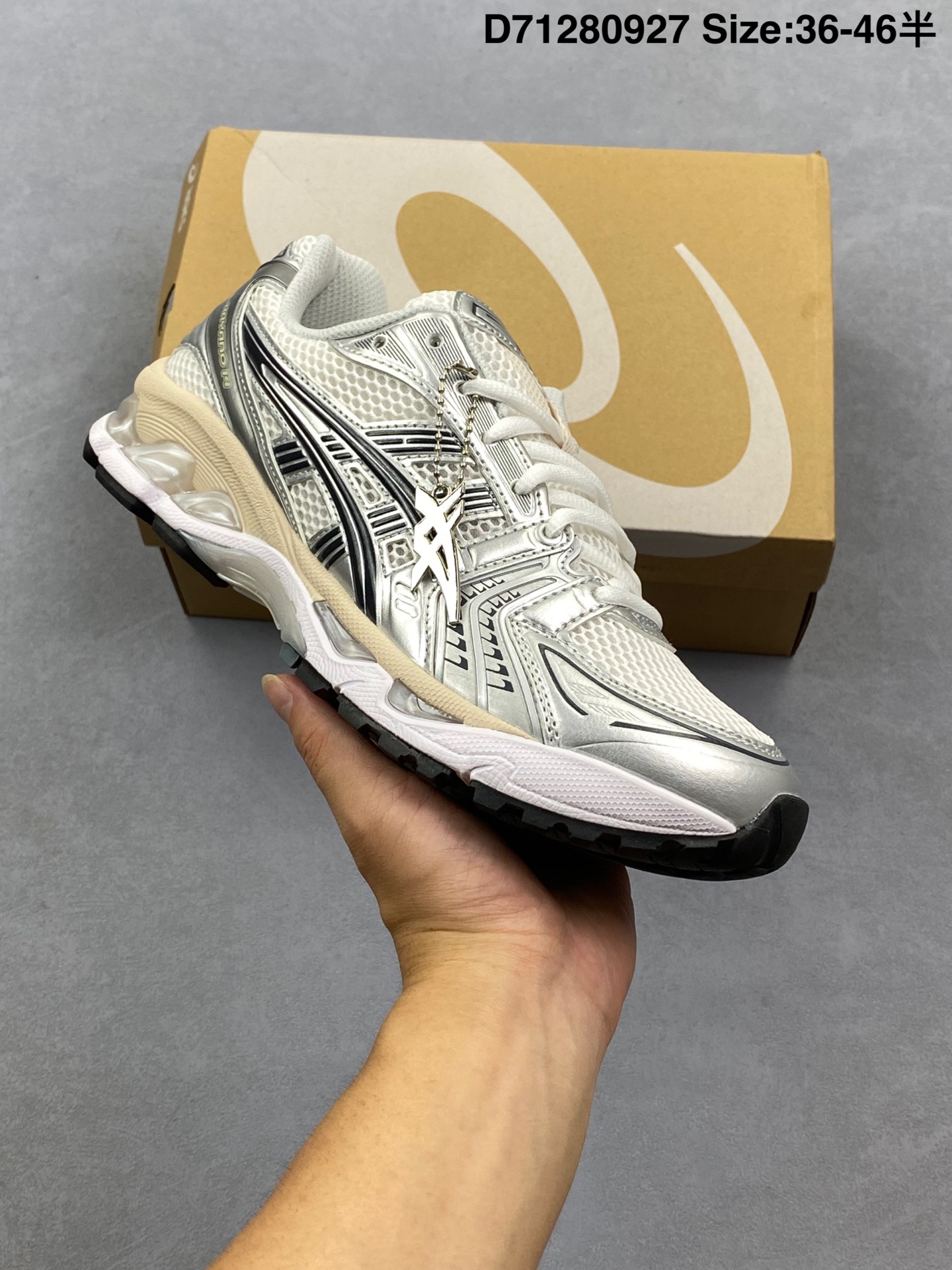 💰140
Asics Gel-Kayano 14
亚瑟士运动休闲透气专业跑鞋
采用工程弹性双层再生针织密度鞋面材质
后跟3D可视GEL缓震乳胶物料
升级FF BLAST PLUS全新缓震中底部位科技材质
外置高耐磨橡胶外底 稳步升级,跑出节奏
官方货号: 1203A537-250
尺码:36 37 37.5 38 39 39.5 40 40.5 41.5 42 42.5 43.5 44 45
编码D71280927