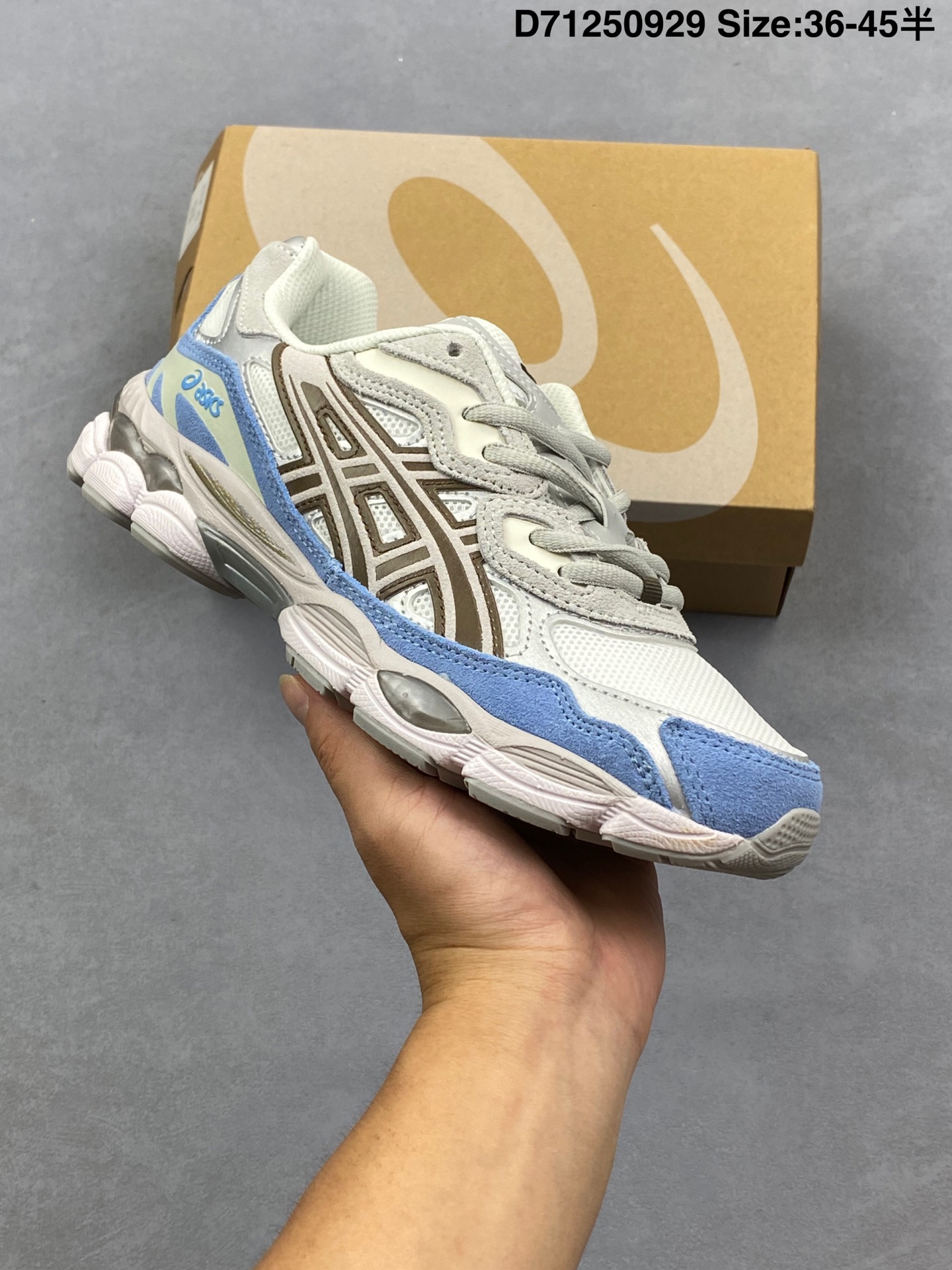 💰125
Asics/亚瑟士 男女鞋真标半码制,升级原楦原纸版开发,采用翻毛皮组合网眼布鞋面材质,后跟和前掌嵌入GEL胶缓震,轻质发泡材料组合耐磨橡胶外底❗️又一双「鞋圈黑马」,日本专业跑鞋品牌-亚瑟士/Asics Gel-NYC 系列低帮复古休闲运动慢跑鞋 1203A383
类型:男女鞋
码数:36 37 38 39 39.5 40.5 41.5 42 42.5 43.5 44 45
编码:D71250929