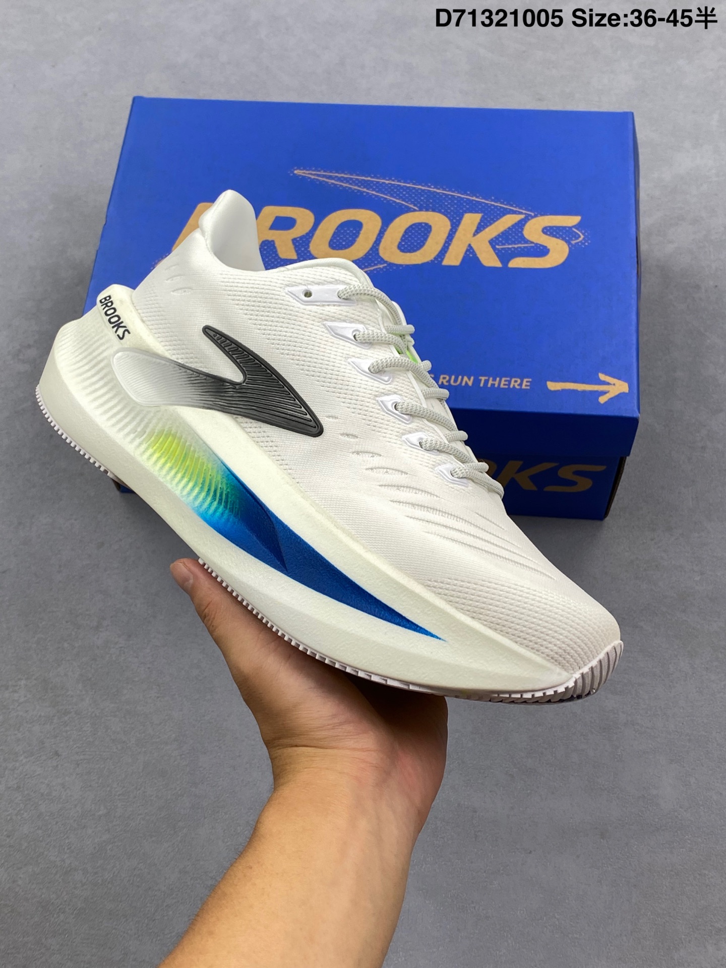 Brooks 布鲁克斯Glycerin Max 2 超级甘油 厚底马拉松缓震跑鞋 该鞋以厚实的中底和高分子注氮技术为特点 提供极致的缓震性能 鞋面柔软厚实 具有良好的包裹性能和散热性能 大底设计简单 纹路深 适合城市路面 货号:12043618166 半 lD:D71321005