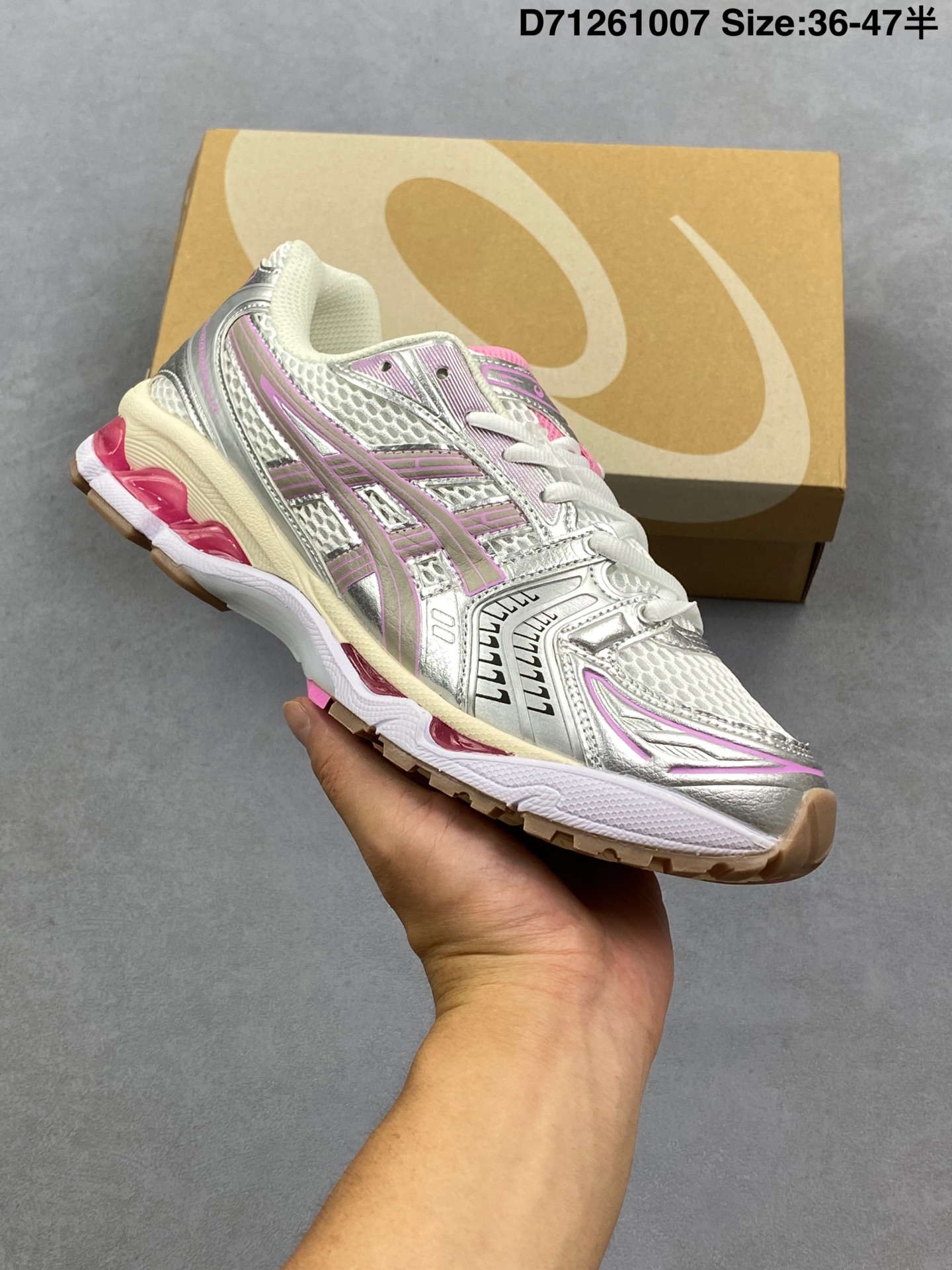 💰130
Asics Gel-Kayano 14代 运动休闲透气专业跑鞋
#原档案据数开发楦型纸版 原装印尼工代进口单丝纤维程工网布鞋面,更贴合脚型和舒适透气,后跟稳定片带来合脚舒适的穿着感优化后的GEL,提供更好的缓冲保护性,FLYTEFOAM BLAST中底科技,兼具轻量、缓冲、回弹,提升跑步推进力,给跑步健将营造新的跑步体验。
货号:1203A667-100
尺码:36~47半
编码:D71261007