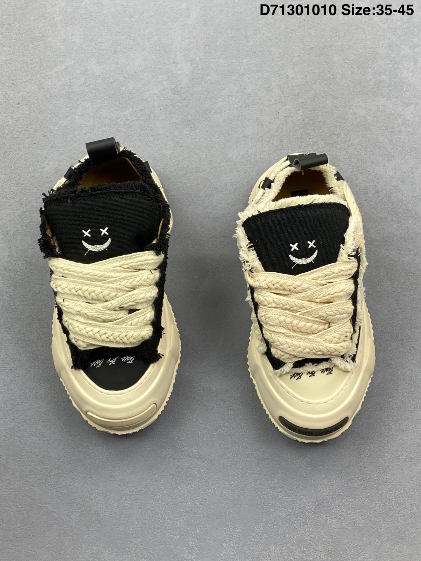 💰150
吴建豪同款乞丐鞋 高品质高版本 ;这款Pea∁×by pie∁×设计前卫,以三双拼接一双,鞋带和鞋舌的地方运用了毛边的设计,乞丐系列 xVESSEL号称是世界上第一双软木硫化鞋的鞋,没几家敢用真木头去做这货😂认准我的是真软木版本⚠绝非市面滴胶版本.仔细看鞋底,会露出一部分的软木,充满了艺术感和复古的感觉,同时鞋子的设计颇有解构与重组的设计感,这也是这双鞋看起来像帆布鞋,却很有科幻感和空间感的原因所在。 中底软木填充 把古法手工皮鞋工艺与硫化鞋完美结合鞋面的设计也是沿袭了解构与重组的设计风格,将酷帅进行到底
如图D71301010