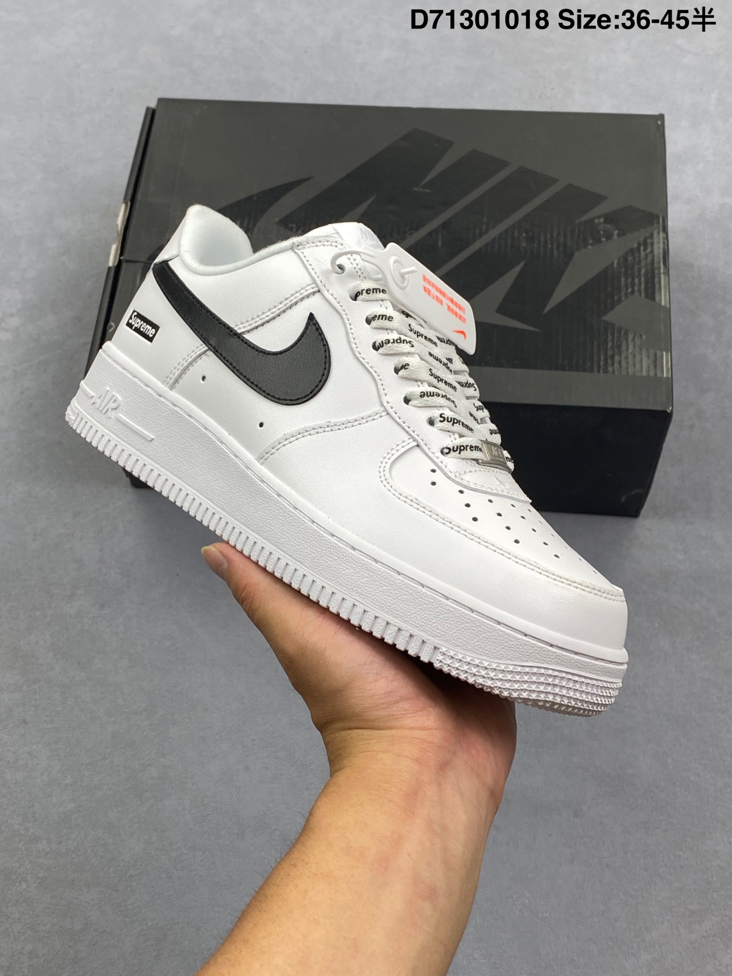 💰150
Nike Air Force 1 Low Supreme联名 空军一号低帮运动休闲板鞋 原楦头原纸板 打造纯正空军版型 专注外贸渠道 全掌内置蜂窝气垫 原盒配件 原厂中底钢印、拉帮完美   
货号：CU9225-001
尺码：35.5 36 36.5 37.5 38 38.5 39 40 40.5 41 42 42.5 43 44 44.5 45 

编码D71301018