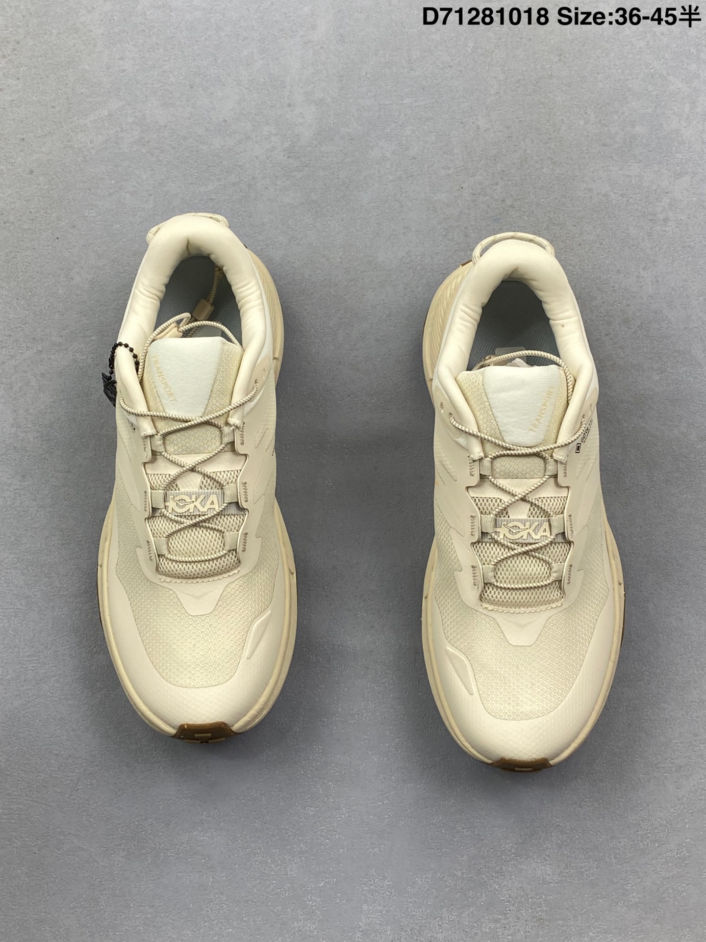 💰140
HOKA/霍卡 男女鞋真标半码制,升级原楦原纸版开发版型,采用热熔尼龙科技鞋面材质,搭载轻量化材料超轻量泡棉中底,外置V版橡胶防滑黄金大底❗️全新户外鞋款,美国新兴跑鞋品牌Hoka One One Project Transport 项目运输系列低帮厚底轻量户外越野运动慢跑鞋“ 1133958
类型:男女鞋
码数:36 36.5 37 38 38.5 39 40 40.5 41 42 42.5 43 44 45
编码:D71281018