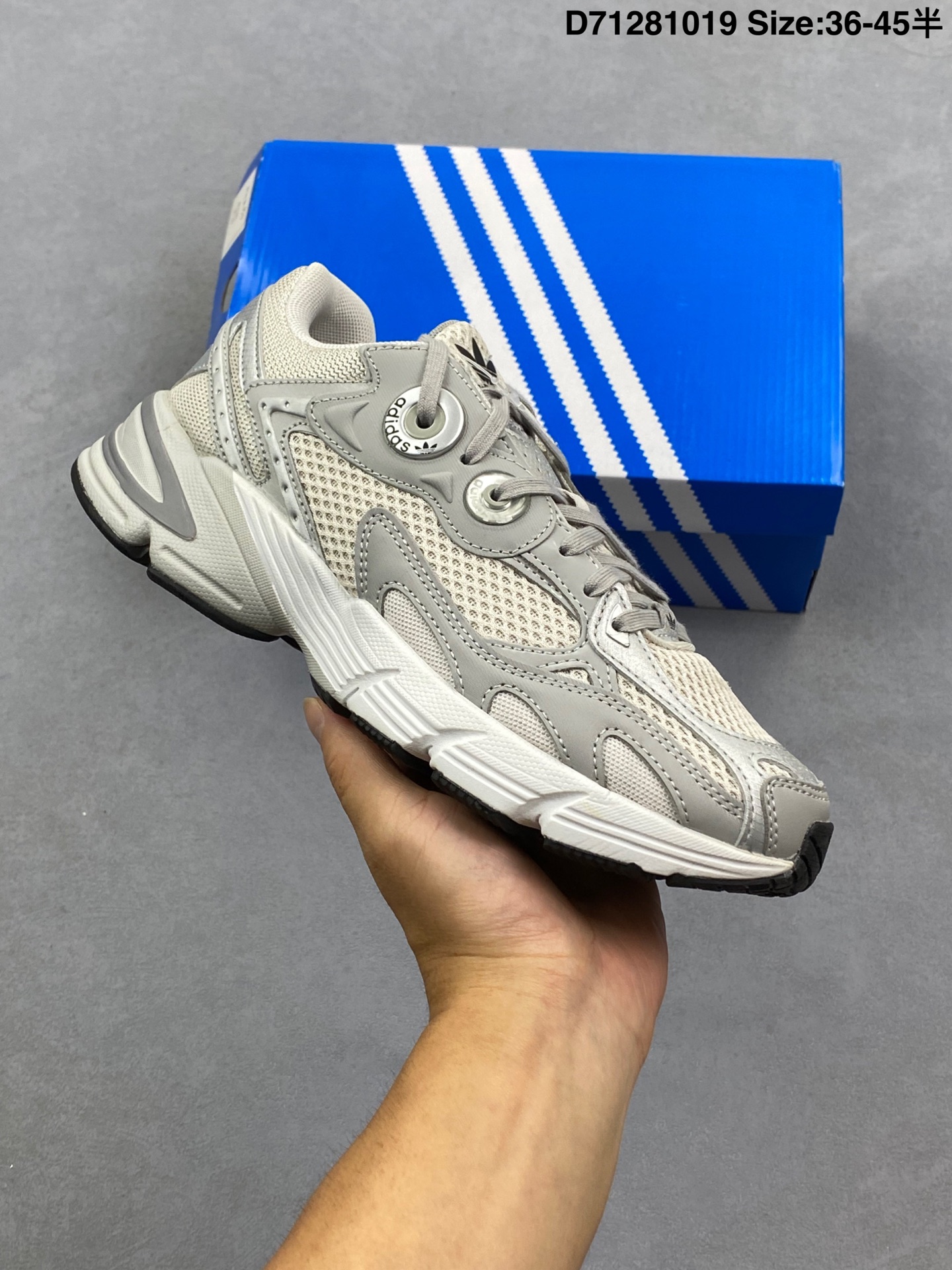 💰140
Ad originals Astir 耐磨舒适低帮运动休闲鞋  
这双阿迪达斯Astir鞋款灵感来自2000年代的跑步款式，鞋面和超大号孔眼进行了更新。搭配霓虹色迷你裙、细肩带背心和柔和的眼影，营造 Y2K 氛围
货号：GZ3569
Size：36-45
编码：D71281019