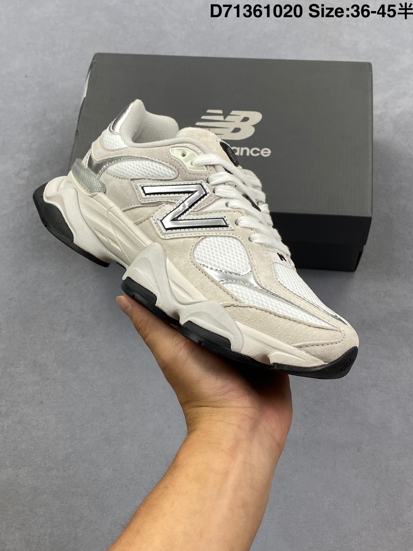 💰180
New Balance NB9060 联名款 复古休闲运动慢跑鞋 
鞋款灵感源自设计师本人对夏日的怀日回忆。鞋面大身由空间双格及磨砂鞋面拼接而生，夏日氛围拉满#采用大面积网眼以及麂皮材质覆盖鞋身，还原经典气质。搭载ABZORB避震科技，由泡沫聚酯制成，上脚可以有效减少由鞋底反弹对身体及双腿的冲击力
货号:U9060YZA
Size:36 37 37.5 38 38.5 39.5 40 40.5 41.5 42 42.5 43 44 45 
ID:D71361020
