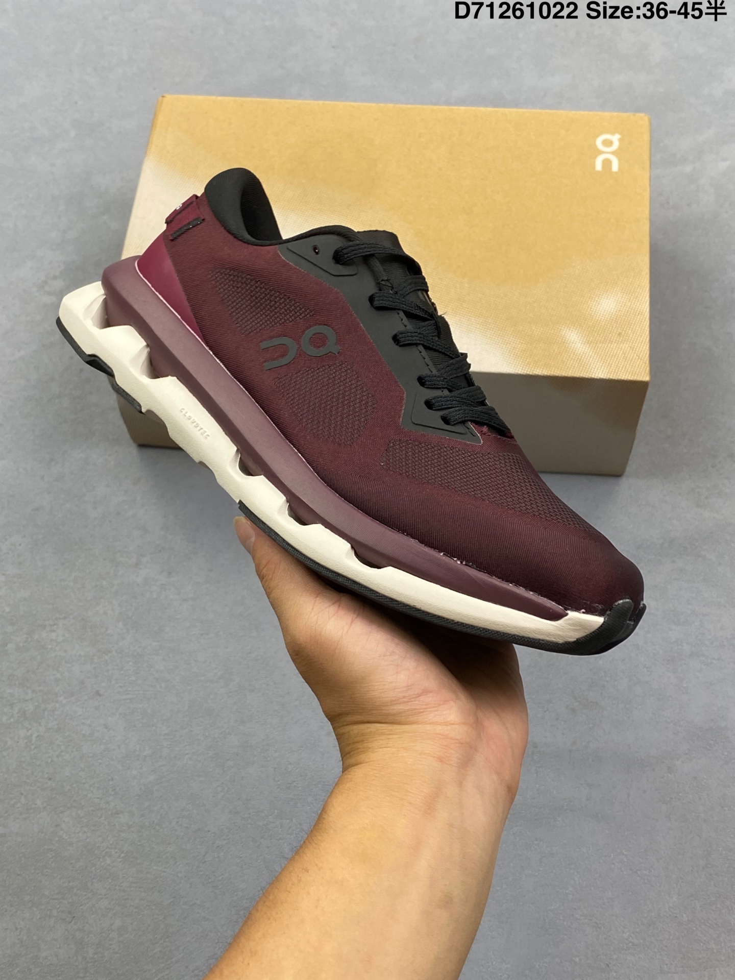 💰130
On昂跑 x LOEWE罗意威 Cloudventure  2.0 
涤纶织物人造革TPU 圆头系带 低帮 生活休闲鞋男款
货号：L929282X35-7840
尺码：如图
编码D71261022