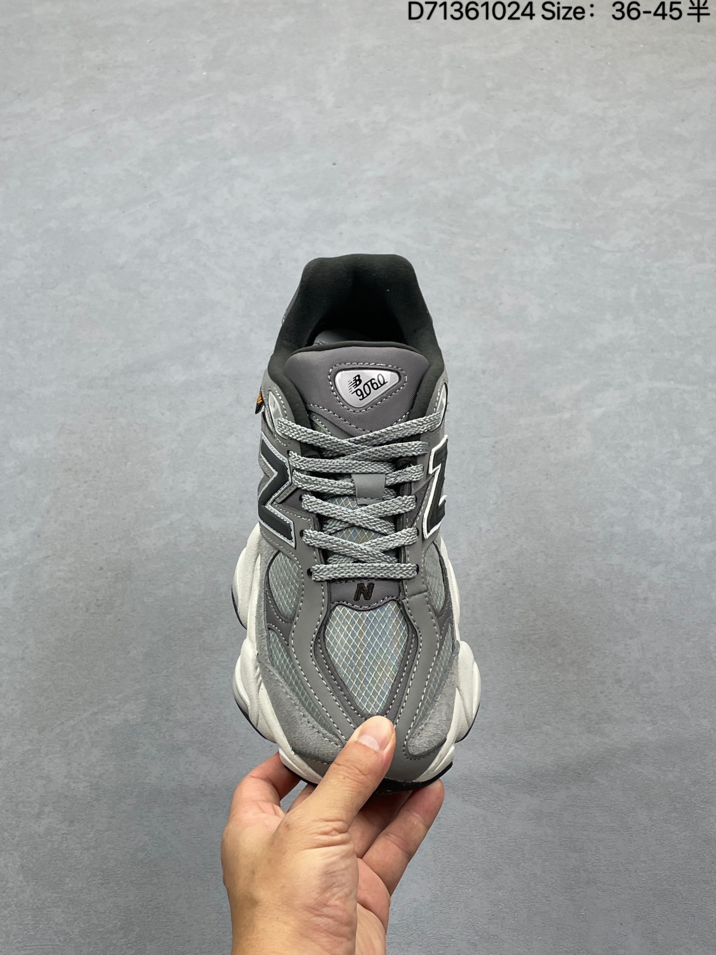 💰180
NB9060 联名款 复古休闲运动慢跑鞋 
鞋款灵感源自设计师本人对夏日的怀日回忆。鞋面大身由空间双格及磨砂鞋面拼接而生，夏日氛围拉满#采用大面积网眼以及麂皮材质覆盖鞋身，还原经典气质。搭载ABZORB避震科技，由泡沫聚酯制成，上脚可以有效减少由鞋底反弹对身体及双腿的冲击力
货号:U9060ZGB
Size:36 37 37.5 38 38.5 39.5 40.5 41.5 42 42.5 43 44 45 
ID:D71361024