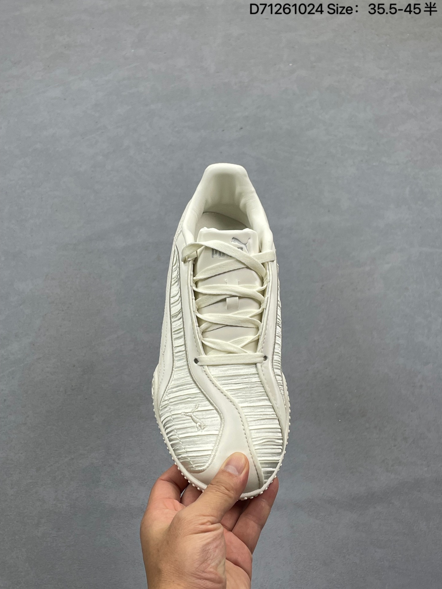 💰130
PUMA/彪马 男女鞋真标半码制,原楦开发版型,采用软质荔枝纹纤维革组合翻毛皮饰片鞋面材质,内嵌加厚OFTFOAM+ 鞋垫,外置环保切片组合防滑橡胶外底❗️乘胜追击时下薄底球鞋趋势,全球体育用品品牌彪马Puma Bella UT Low 贝拉UT系列低帮薄底德训复古风经典百搭休闲慢跑鞋 406092
类型:男女鞋
码数:35.5 36 37 38 38.5 39 40 40.5 41 42 42.5 43 44 45
编码:D71261024