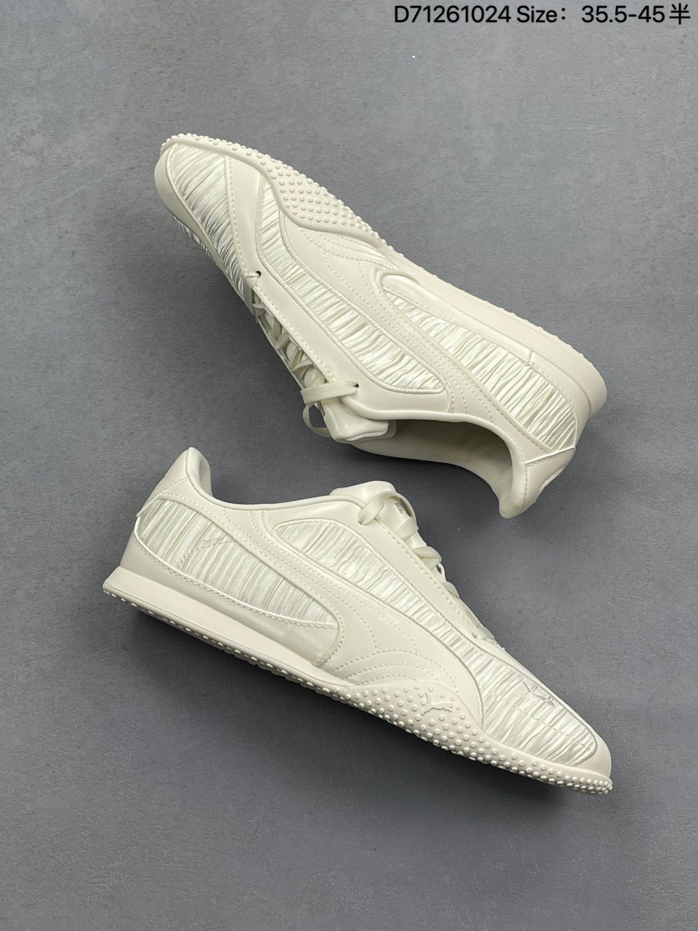 💰130
PUMA/彪马 男女鞋真标半码制,原楦开发版型,采用软质荔枝纹纤维革组合翻毛皮饰片鞋面材质,内嵌加厚OFTFOAM+ 鞋垫,外置环保切片组合防滑橡胶外底❗️乘胜追击时下薄底球鞋趋势,全球体育用品品牌彪马Puma Bella UT Low 贝拉UT系列低帮薄底德训复古风经典百搭休闲慢跑鞋 406092
类型:男女鞋
码数:35.5 36 37 38 38.5 39 40 40.5 41 42 42.5 43 44 45
编码:D71261024