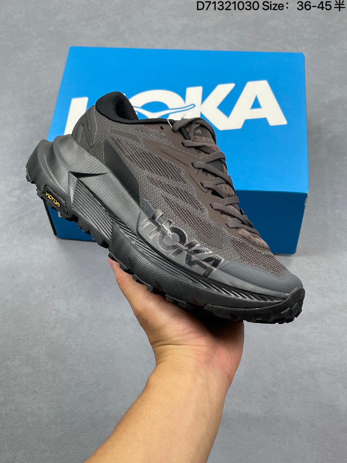 💰160
HOKA ONE ONE Mafate X 舒适百搭防滑耐磨 低帮跑步鞋
这款鞋在延续 Mafate 系列舒适性和缓震性能的基础上，进一步提升了缓震表现，并在中底中加入了碳纤维板，也正因如此有了名称中的 “X”
货号：1175208/MTRT
尺码：36 36.5 37.5 38 38.5 39 40 40.5 41 42 42.5 43 44 45
编码：D71321030
Size:36～45b