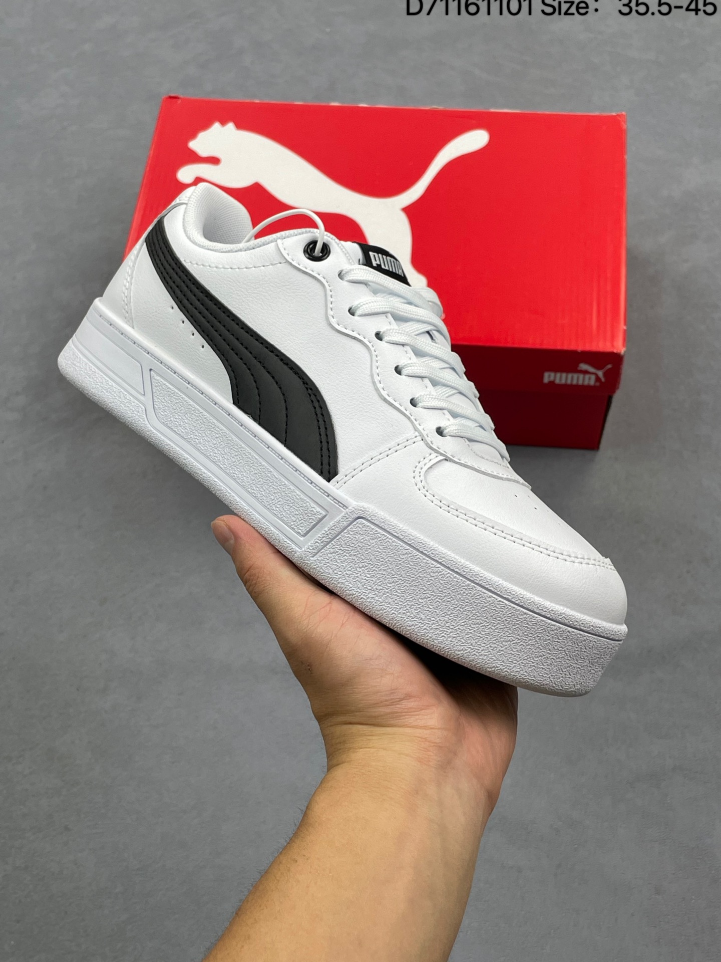 💰80
PUMA 彪马 Slipstream Lo Laces 男女情侣经典撞色板鞋休闲潮流时尚板鞋  
板鞋不仅添加满足当下穿着需求的细节巧思 同时秉承着 20 世纪 80 年代的篮球传统 不同皮革材质在鞋身碰撞 结合复古沉稳配色 经典外观呈现高辨识度 
货号:374764
尺码:看图所示
编码：D71161101